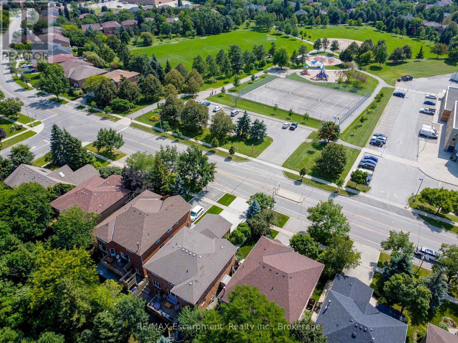 Photo 4 of 1658 Heritage Way, Oakville ON