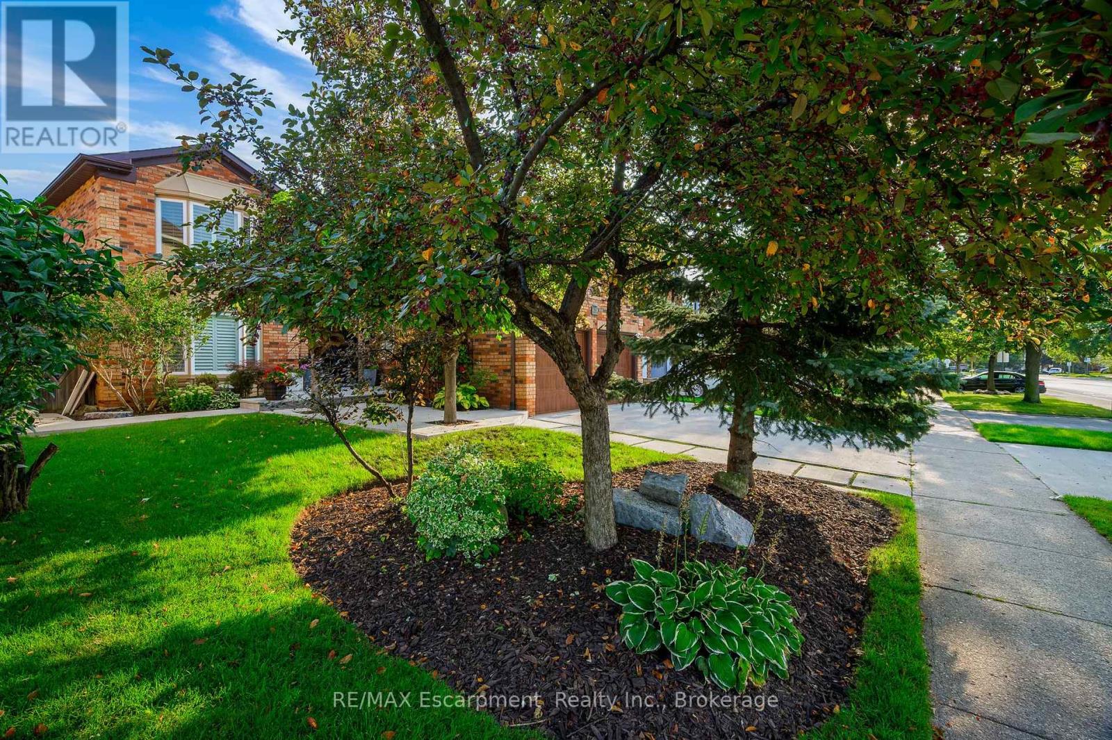 Photo 5 of 1658 Heritage Way, Oakville ON