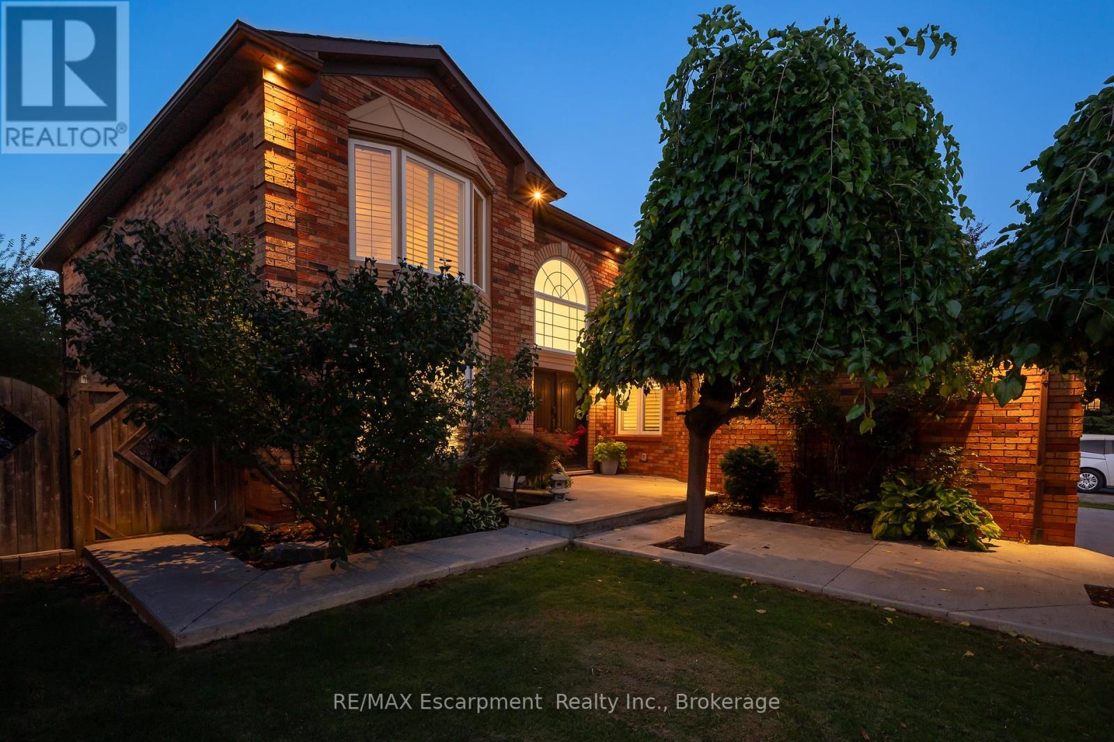 Photo 7 of 1658 Heritage Way, Oakville ON