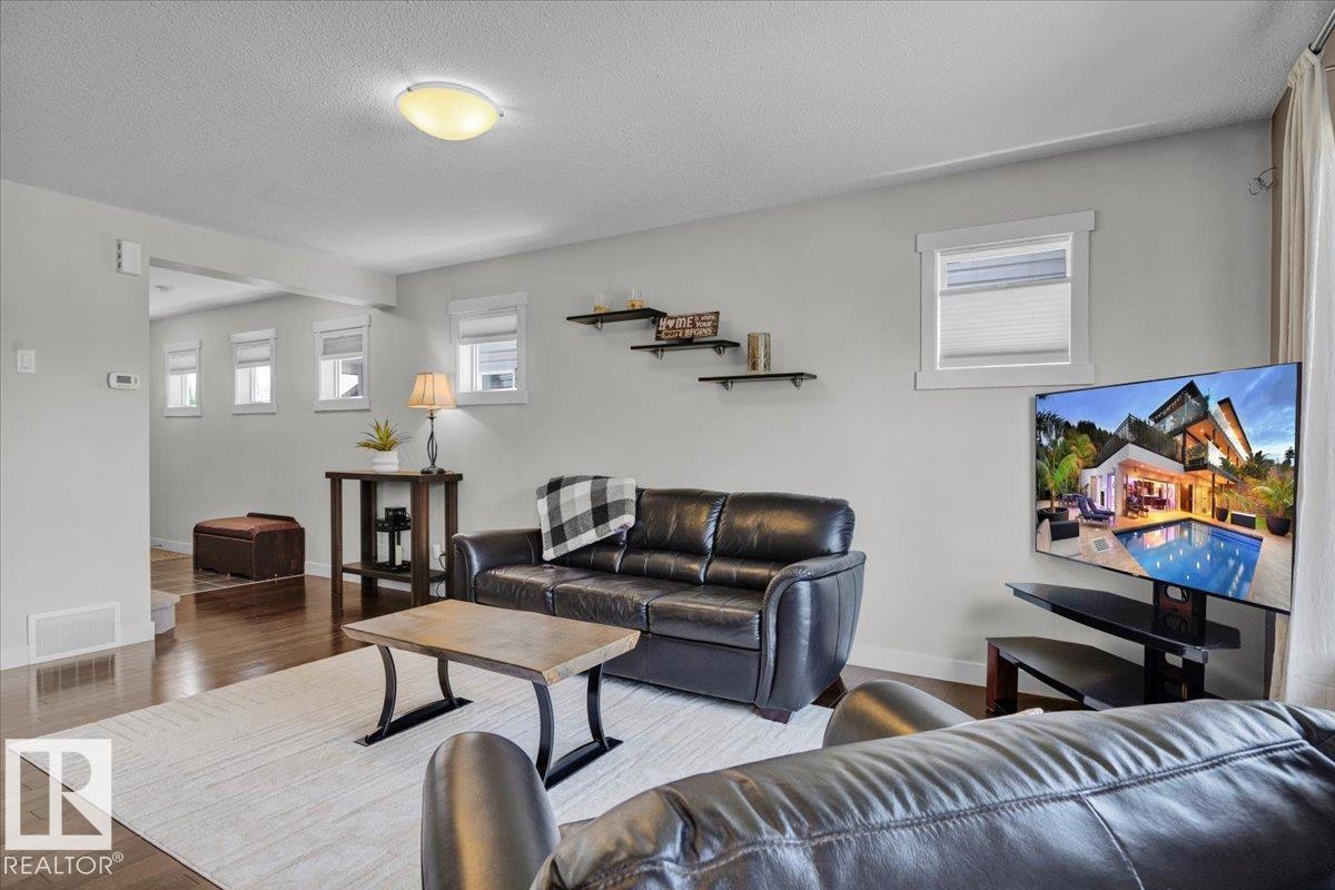 Photo 6 of 5264 1 A Av Sw, Edmonton AB
