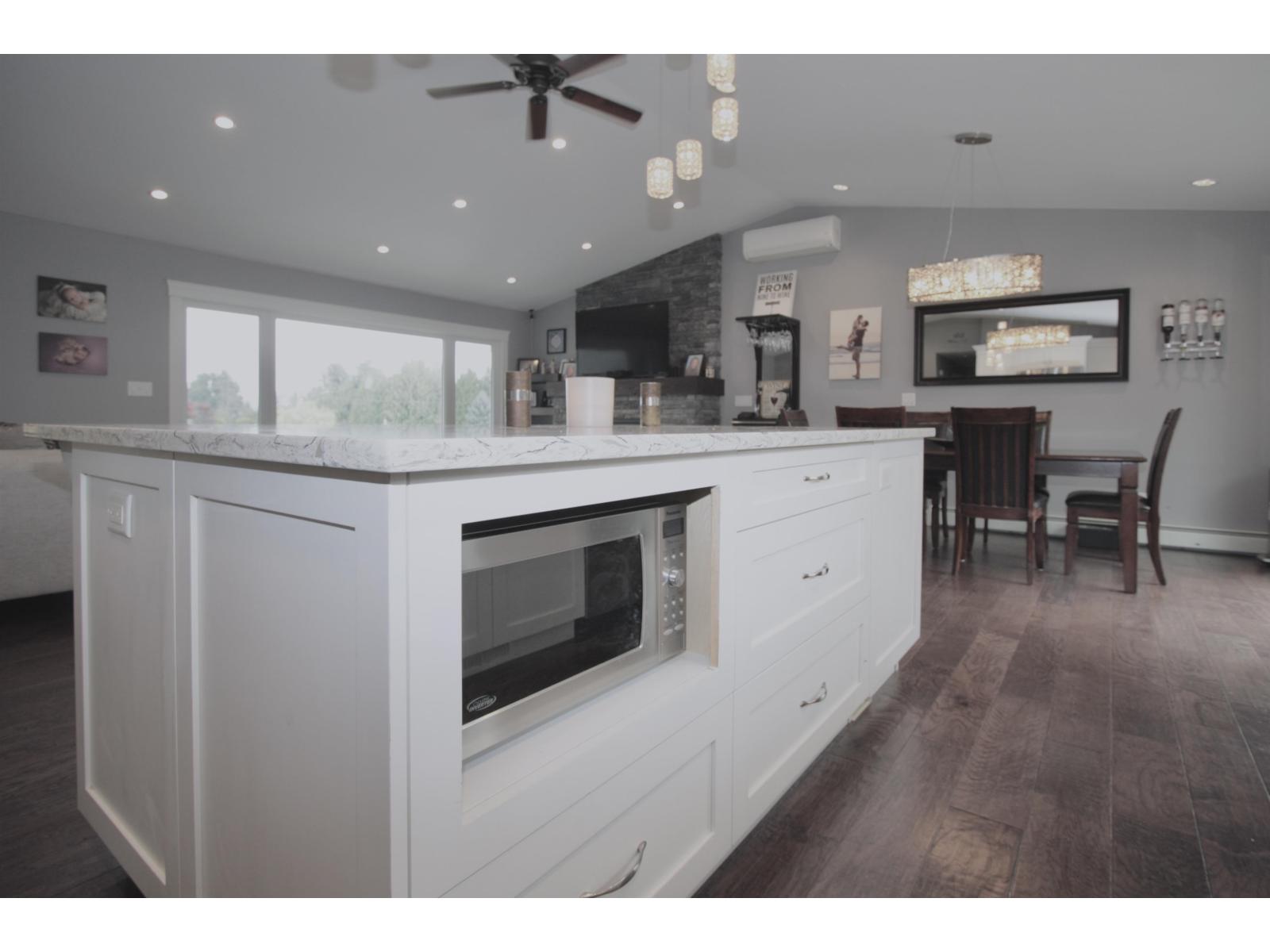 Photo 12 of 29340 Galahad Crescent, Abbotsford BC