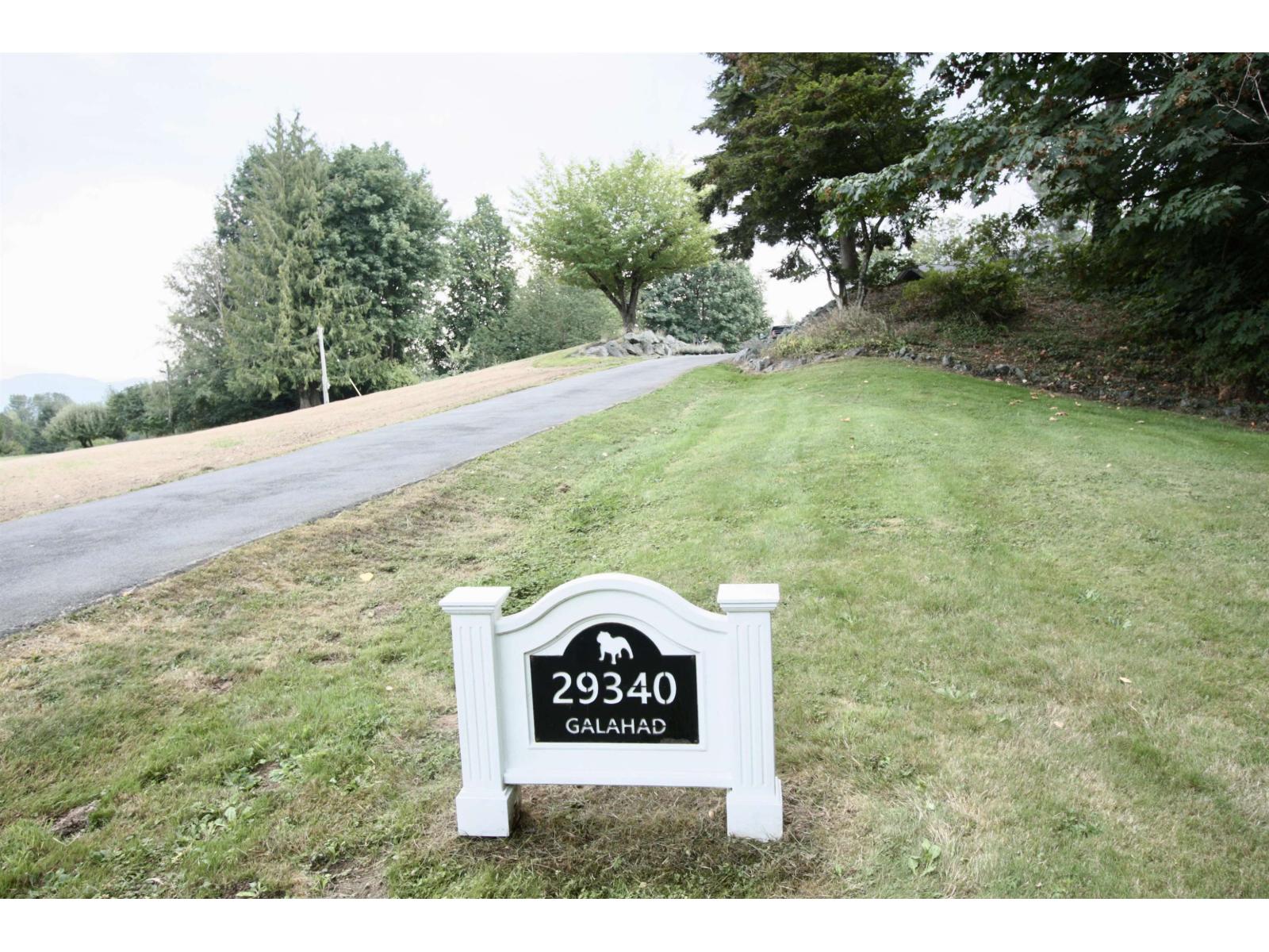 Photo 2 of 29340 Galahad Crescent, Abbotsford BC