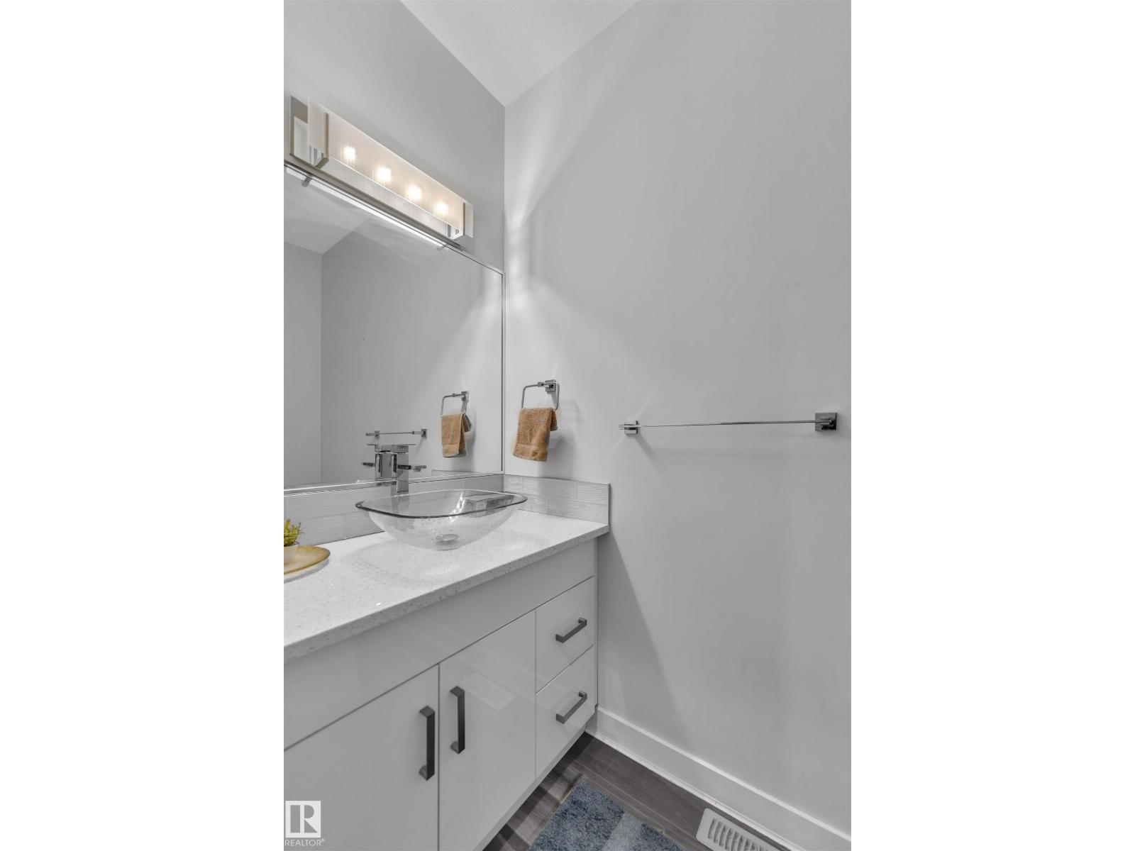 Photo 10 of 17719 13 Av Sw, Edmonton AB