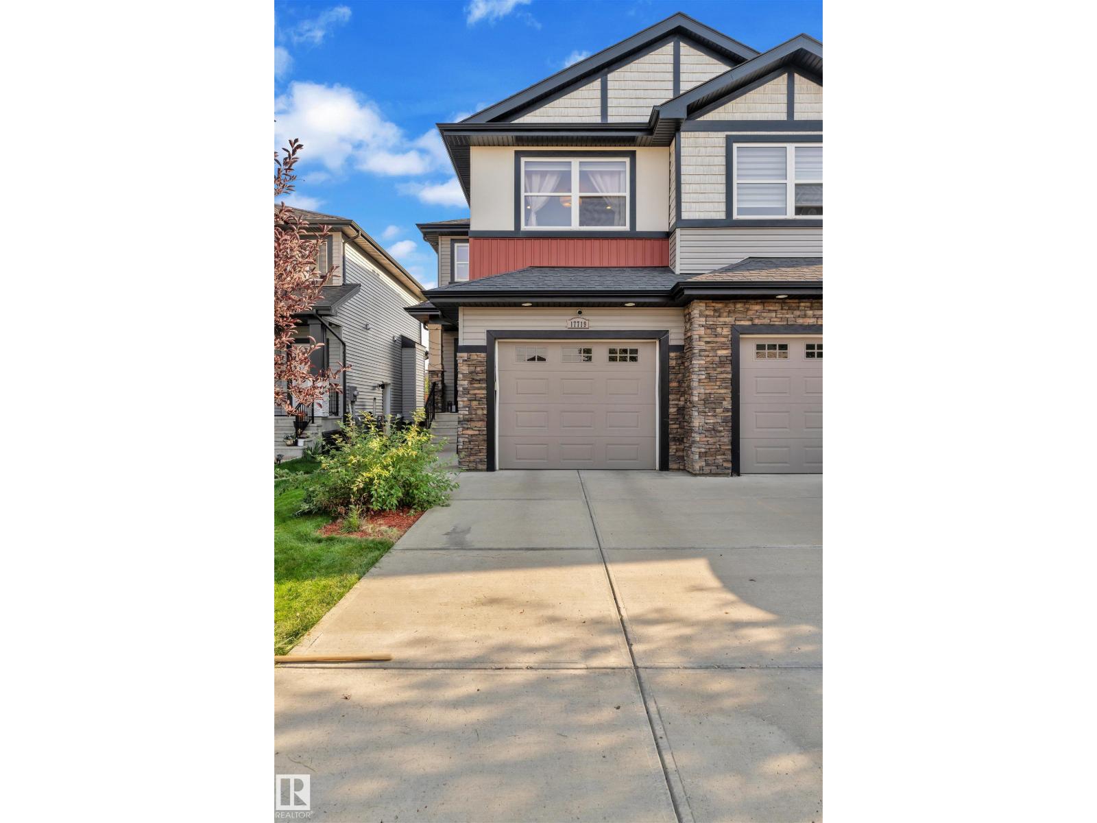 Photo 2 of 17719 13 Av Sw, Edmonton AB