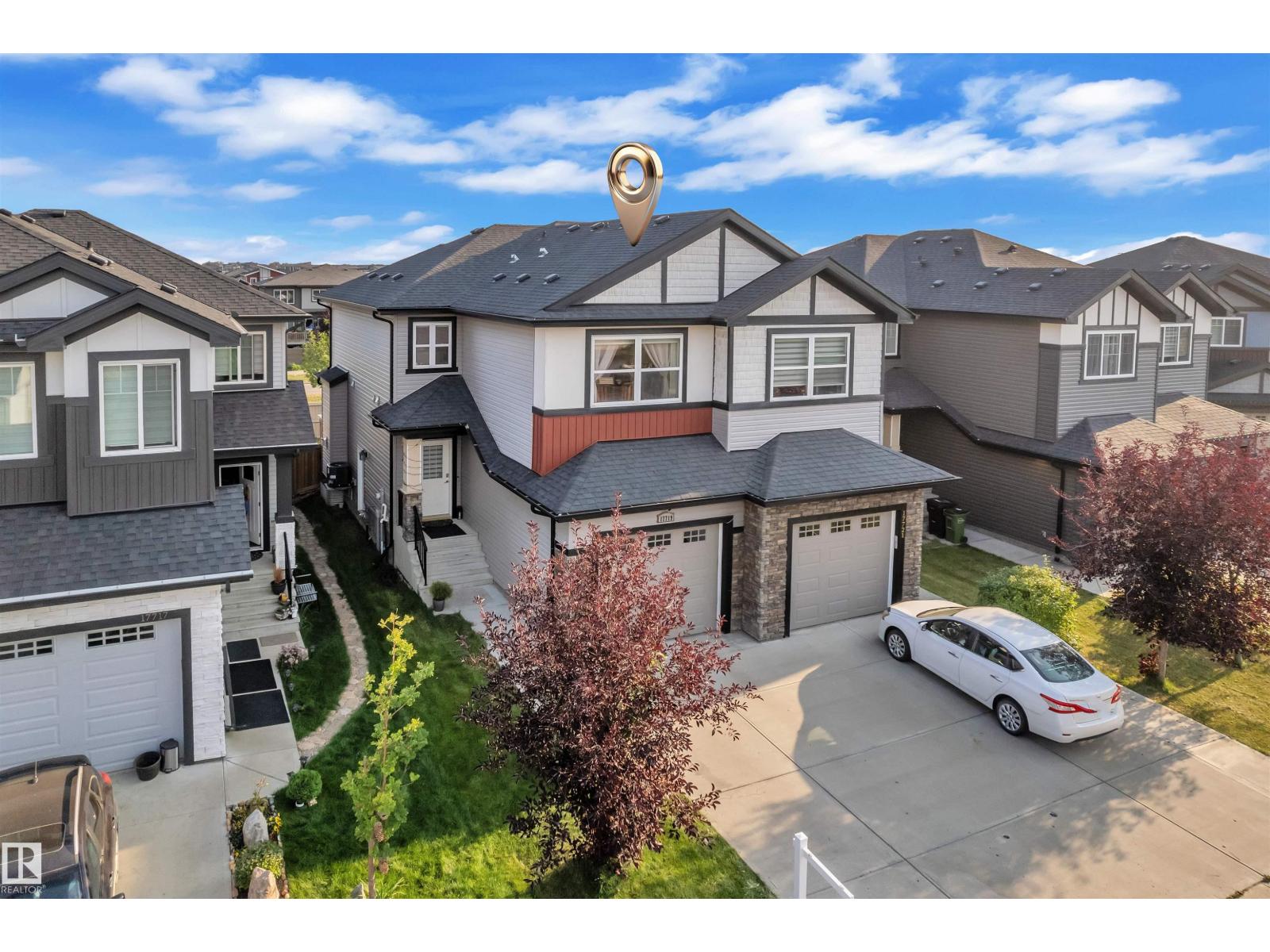 Photo 3 of 17719 13 Av Sw, Edmonton AB
