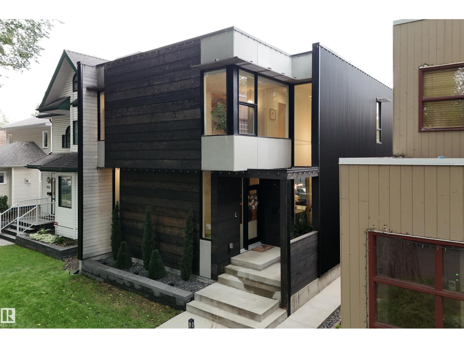 Photo 1 of 9761 90 Av Nw, Edmonton AB