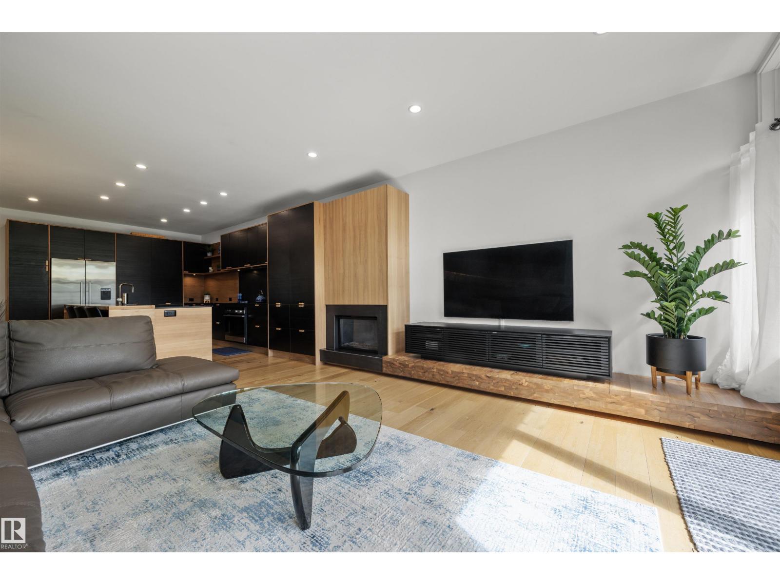 Photo 11 of 9761 90 Av Nw, Edmonton AB