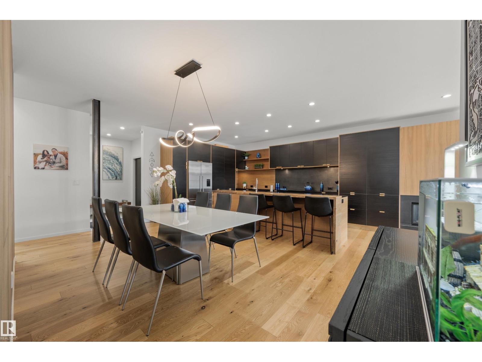 Photo 13 of 9761 90 Av Nw, Edmonton AB