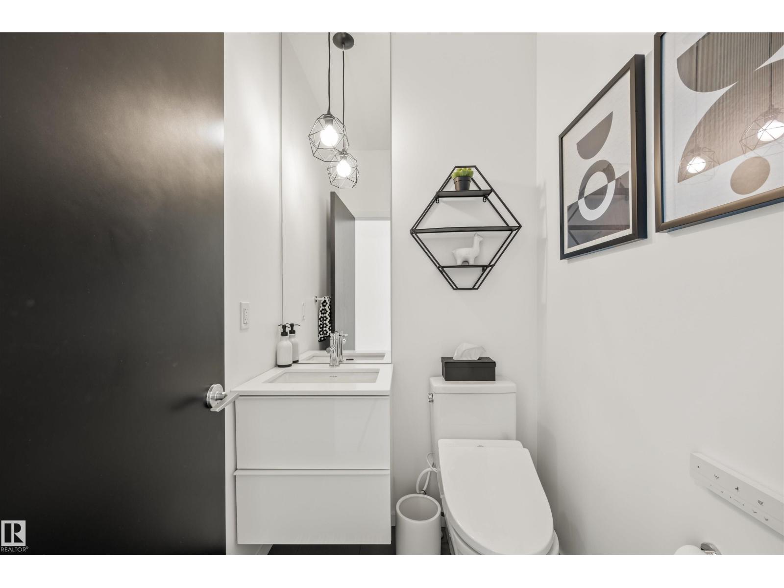Photo 15 of 9761 90 Av Nw, Edmonton AB
