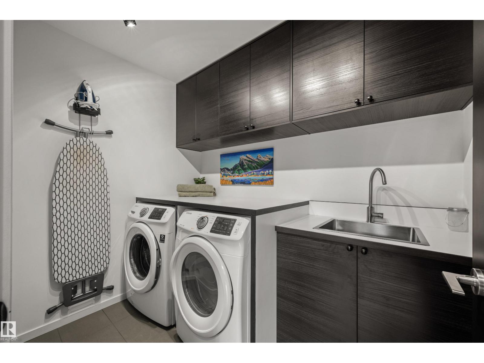 Photo 25 of 9761 90 Av Nw, Edmonton AB