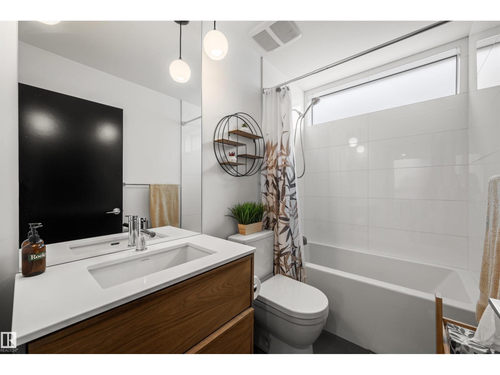 Photo 26 of 9761 90 Av Nw, Edmonton AB