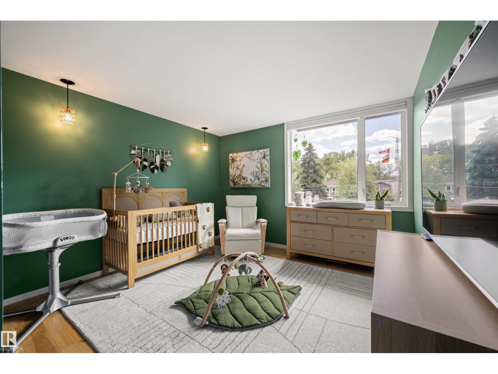 Photo 27 of 9761 90 Av Nw, Edmonton AB