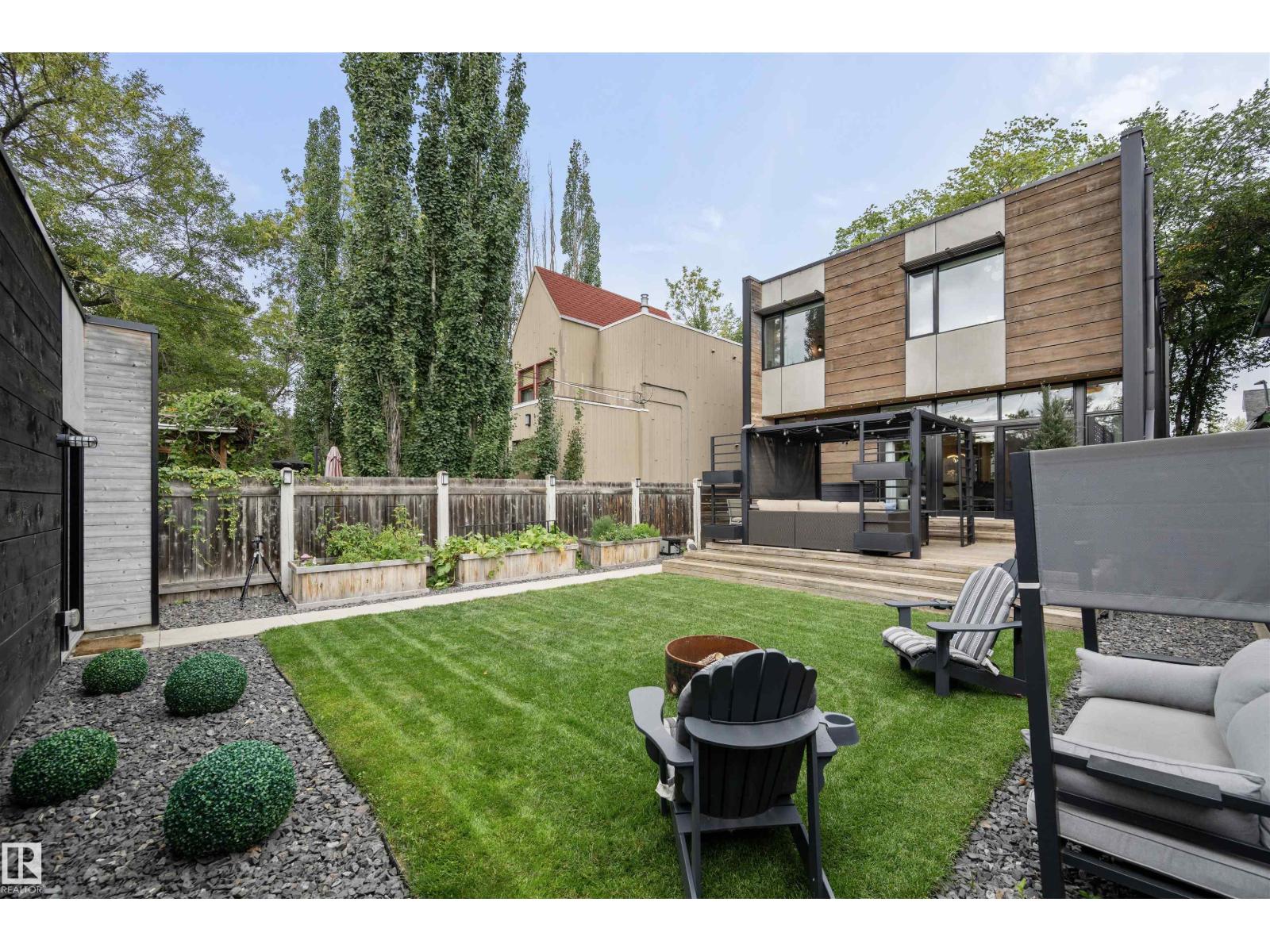 Photo 37 of 9761 90 Av Nw, Edmonton AB