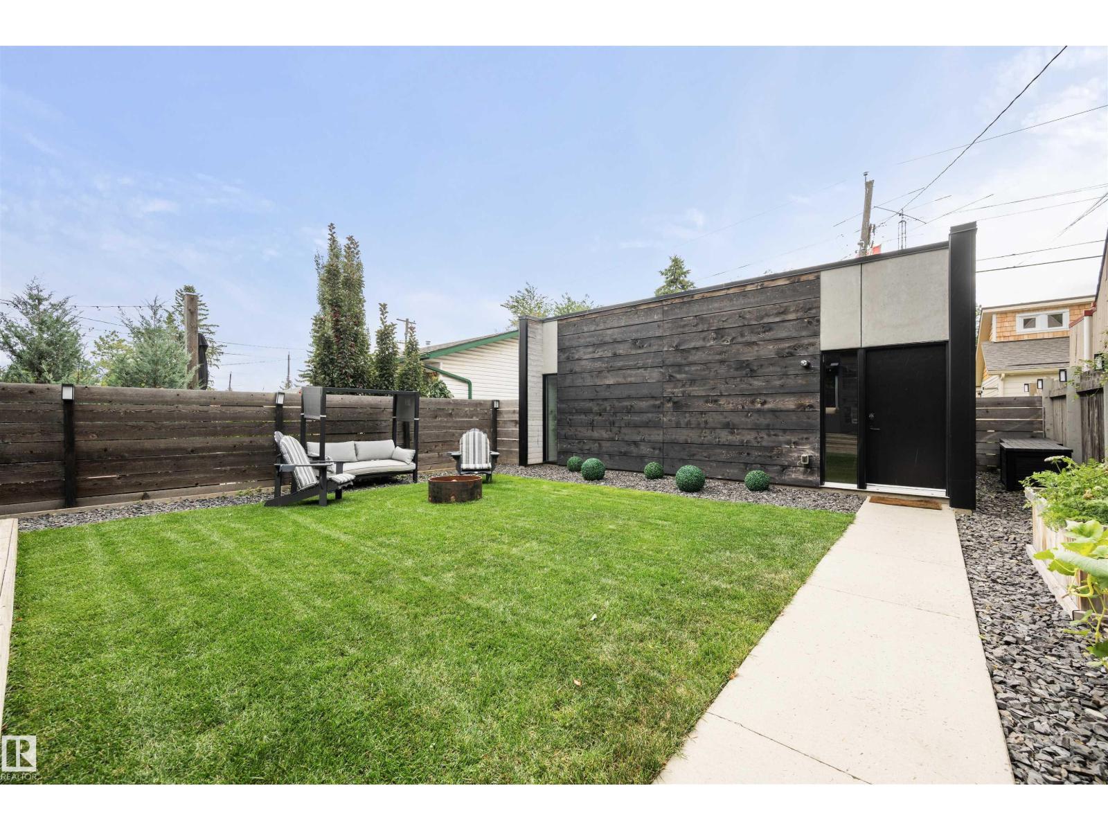 Photo 38 of 9761 90 Av Nw, Edmonton AB
