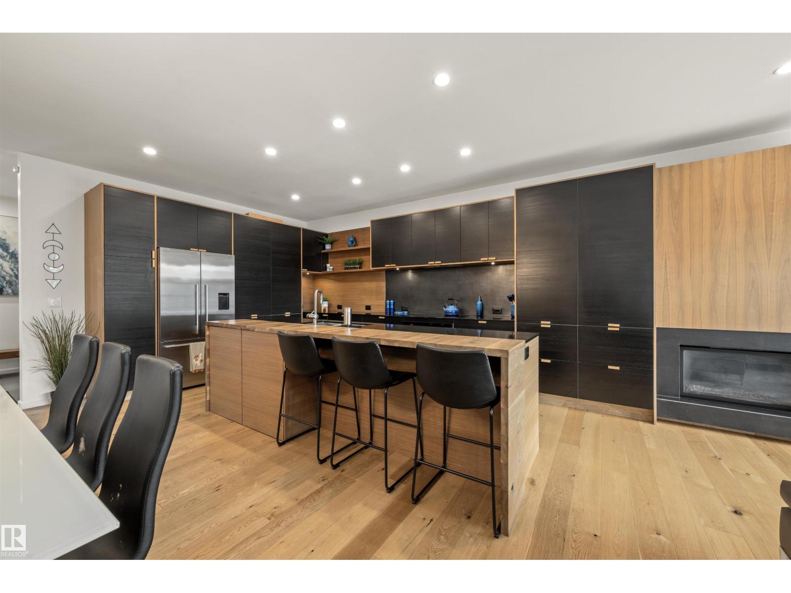 Photo 4 of 9761 90 Av Nw, Edmonton AB