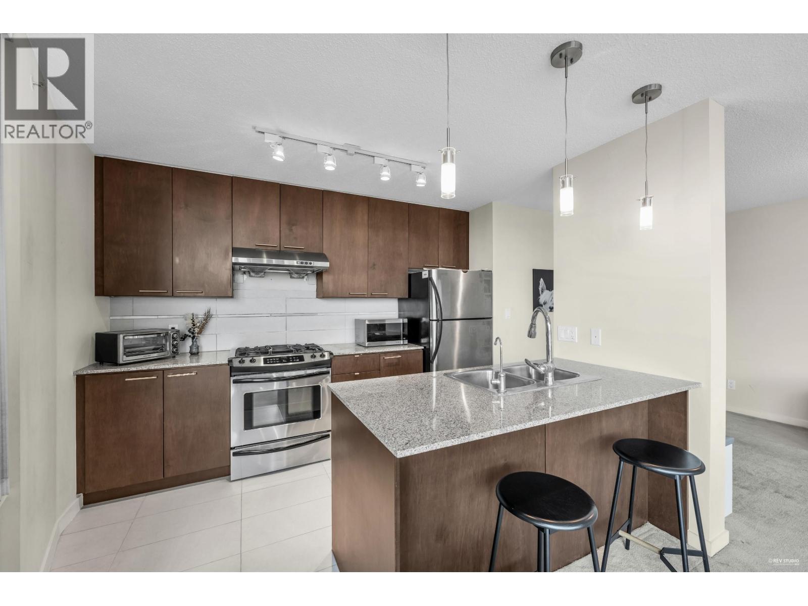 Photo 2 of 615 5811 No 3 Road, Richmond BC