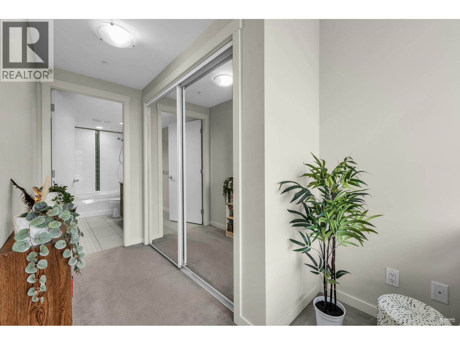 Photo 21 of 615 5811 No 3 Road, Richmond BC