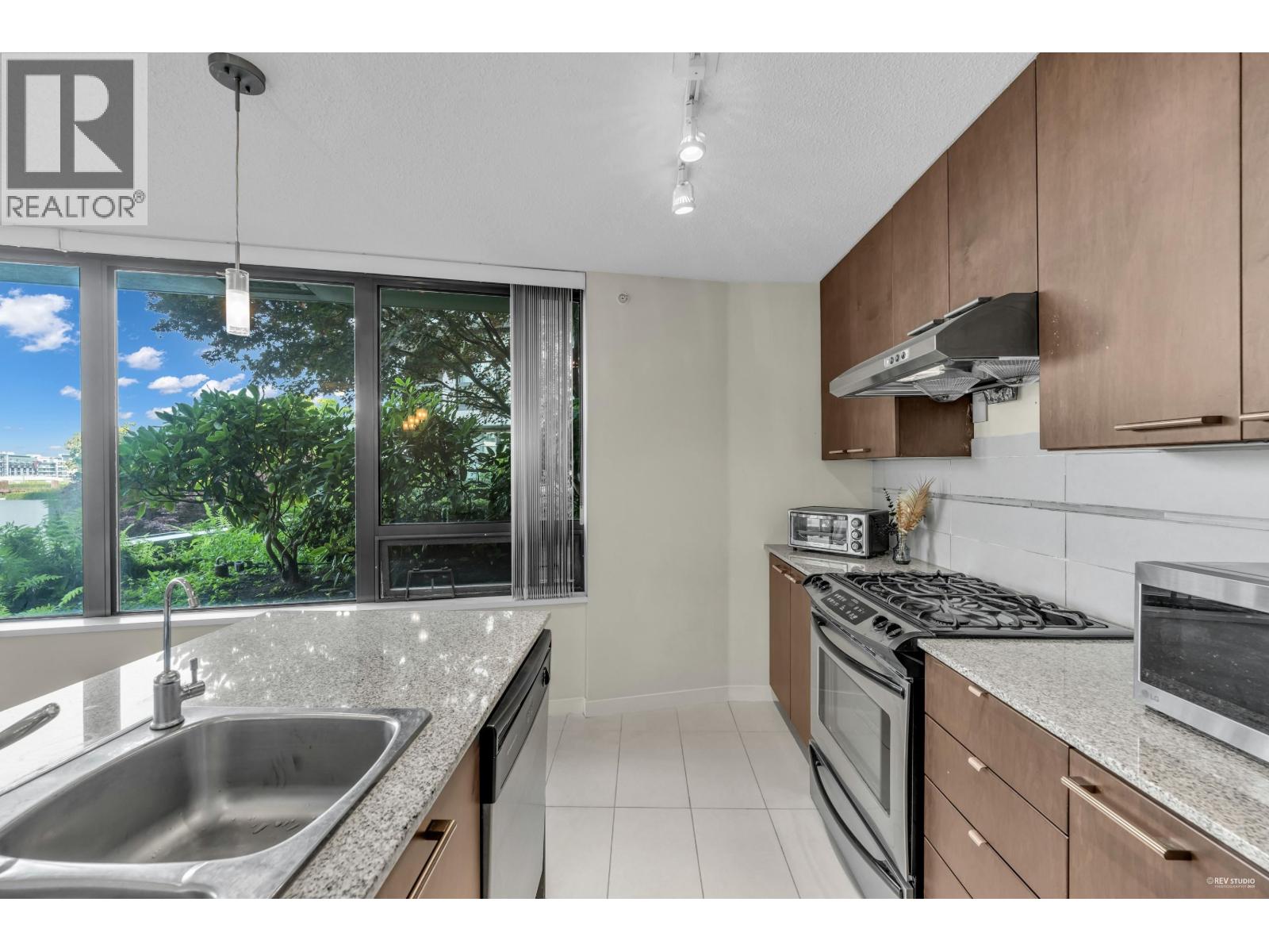 Photo 4 of 615 5811 No 3 Road, Richmond BC