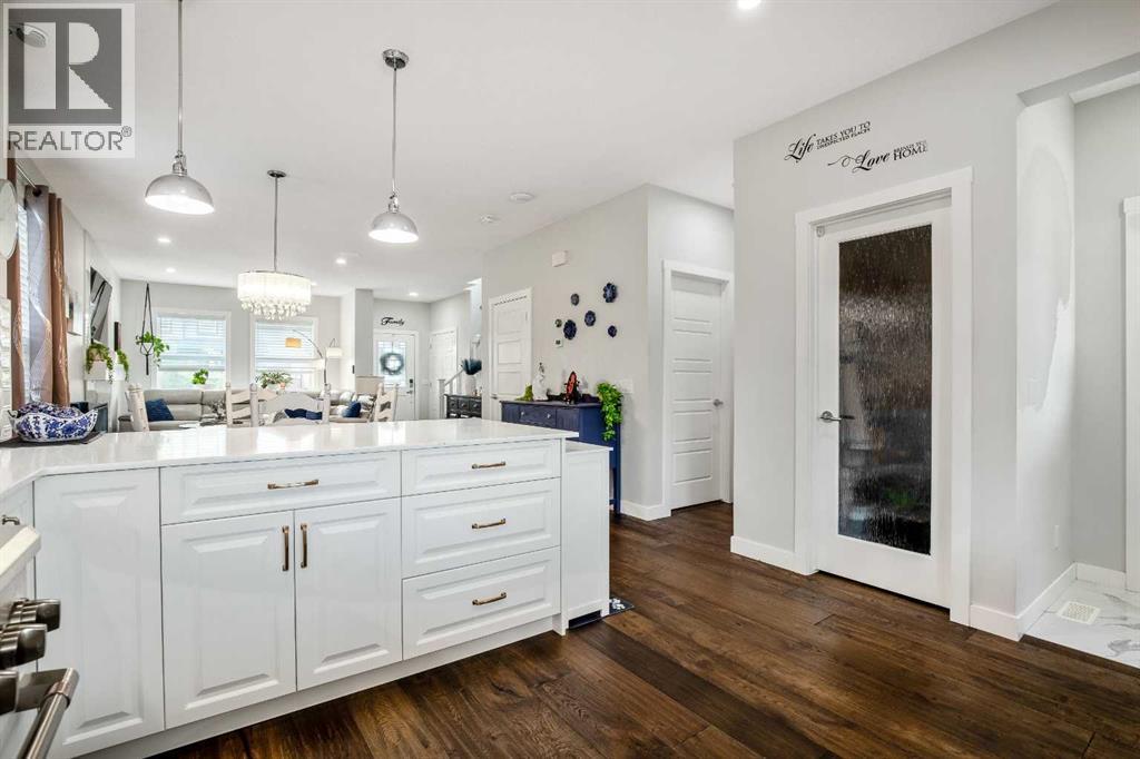 Photo 13 of 91 Hillcrest Close Sw, Airdrie AB