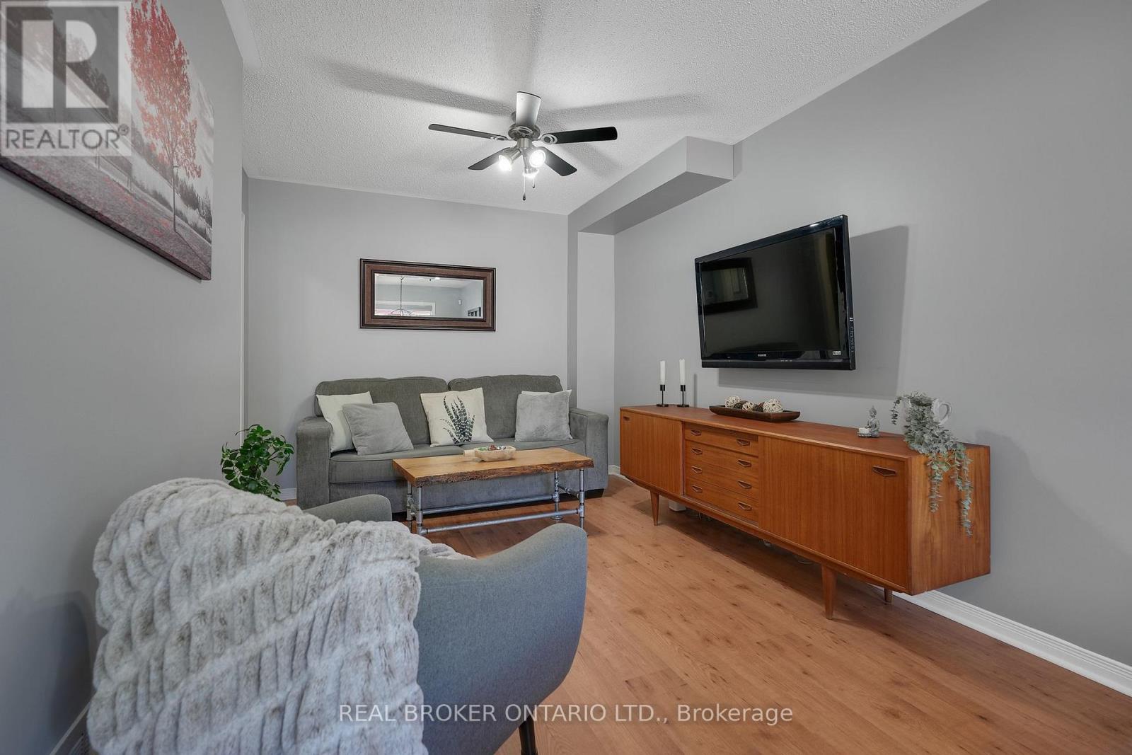 Photo 5 of 4 Ironhorse Crescent, Caledon ON