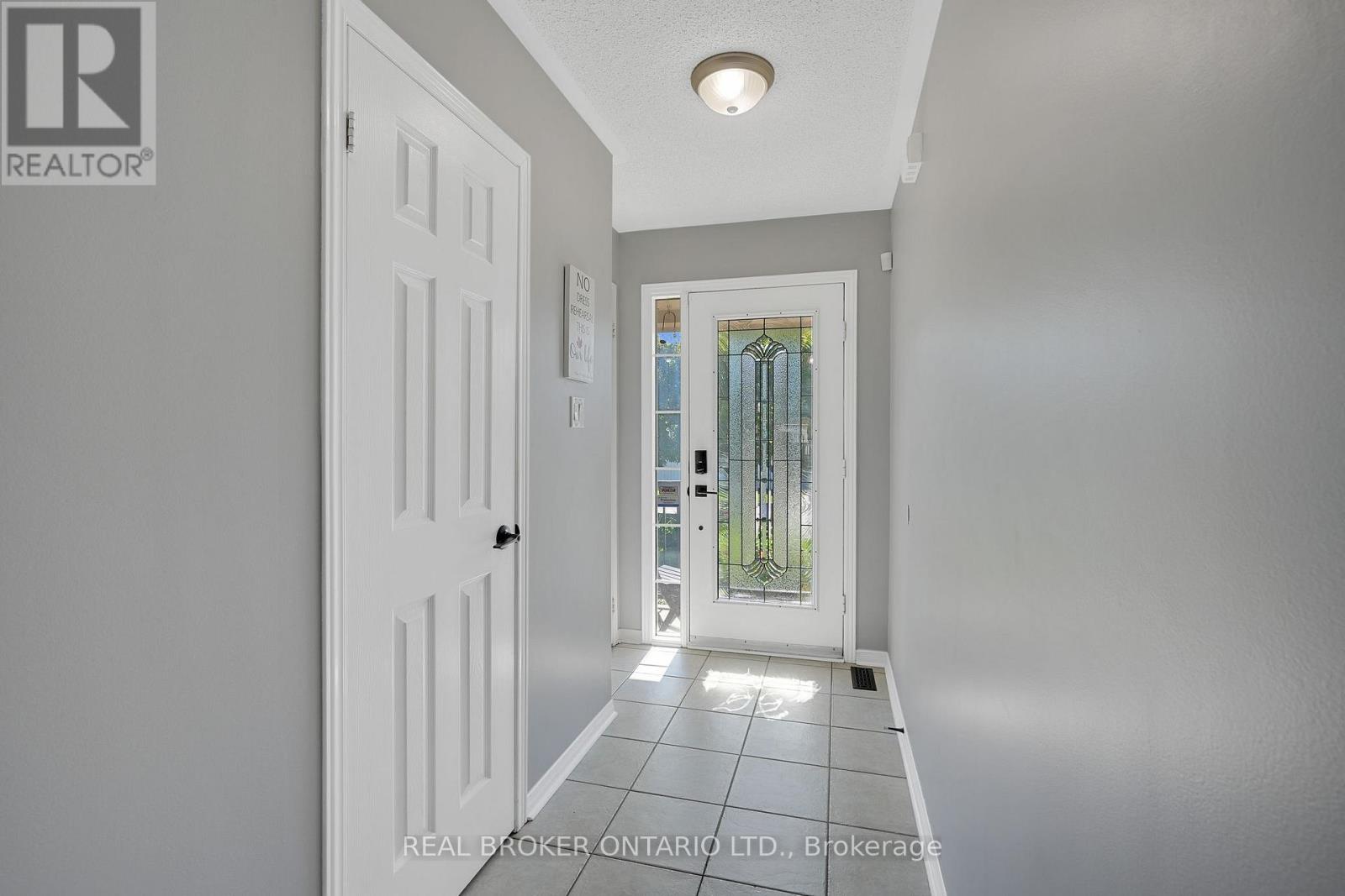 Photo 3 of 4 Ironhorse Crescent, Caledon ON