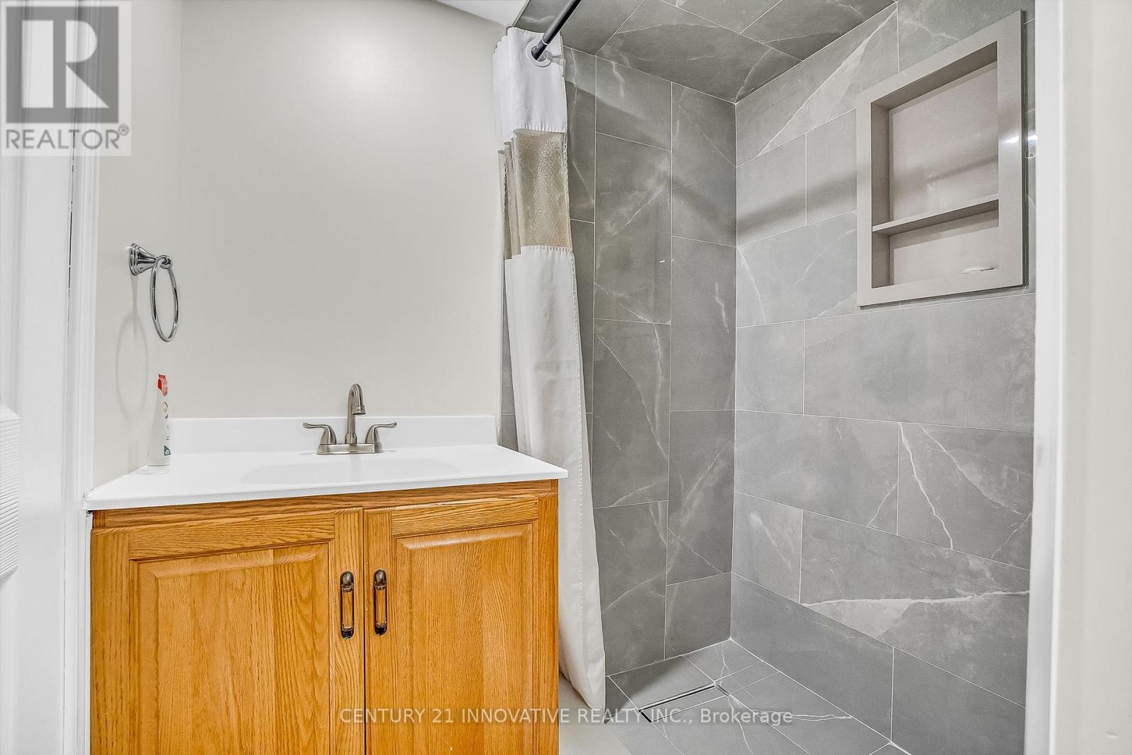 Photo 12 of 612 Simcoe Street, Brock ON