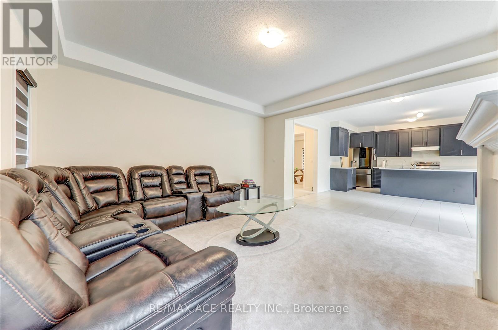 Photo 15 of 118 North Garden Boulevard, Scugog ON