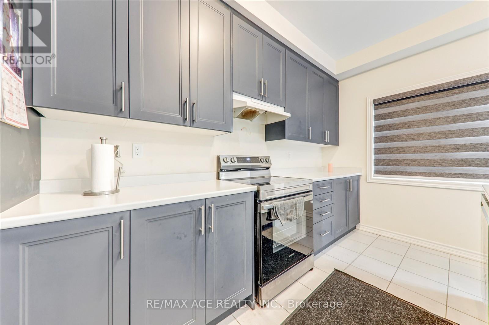 Photo 18 of 118 North Garden Boulevard, Scugog ON
