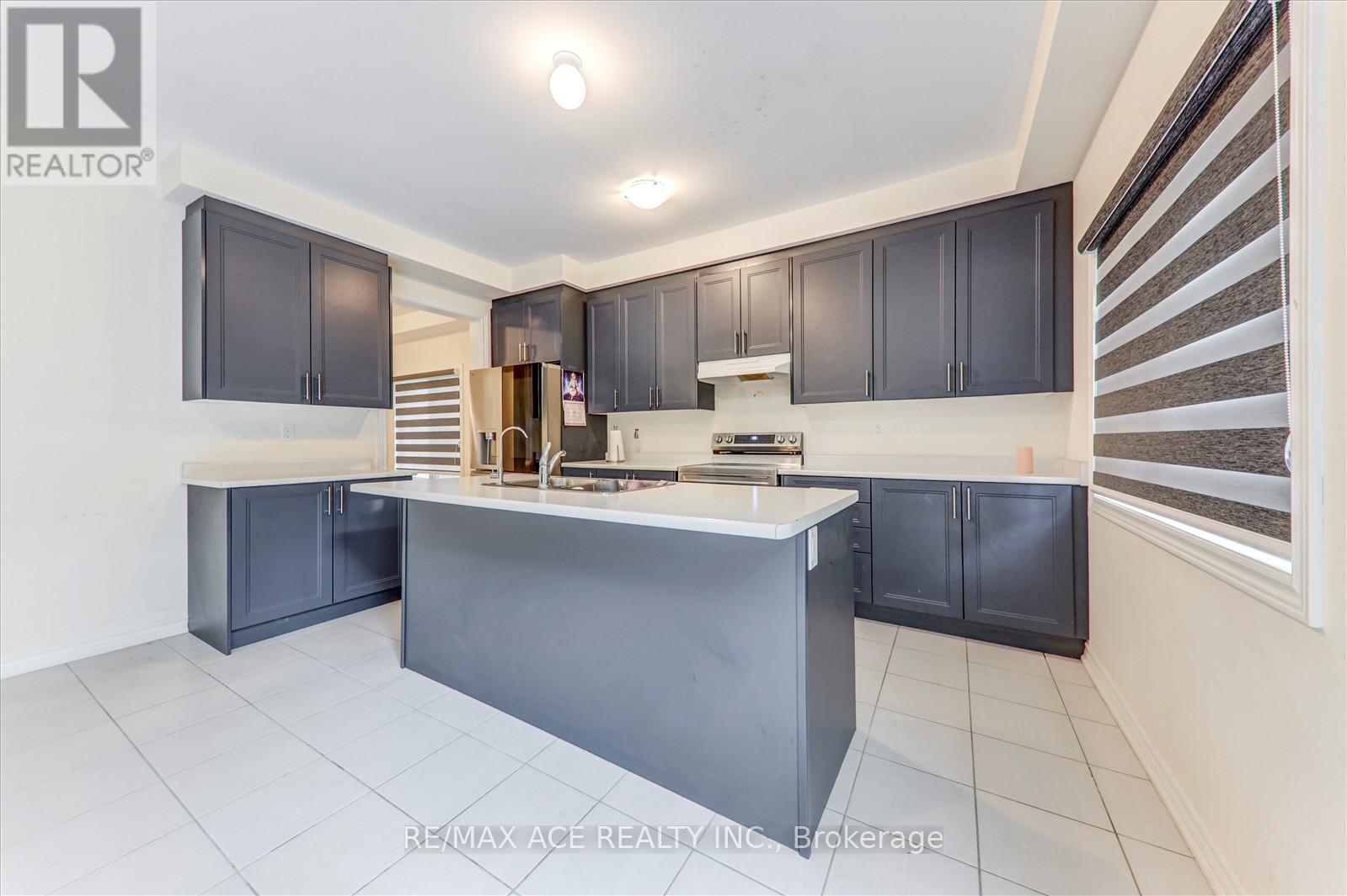 Photo 19 of 118 North Garden Boulevard, Scugog ON