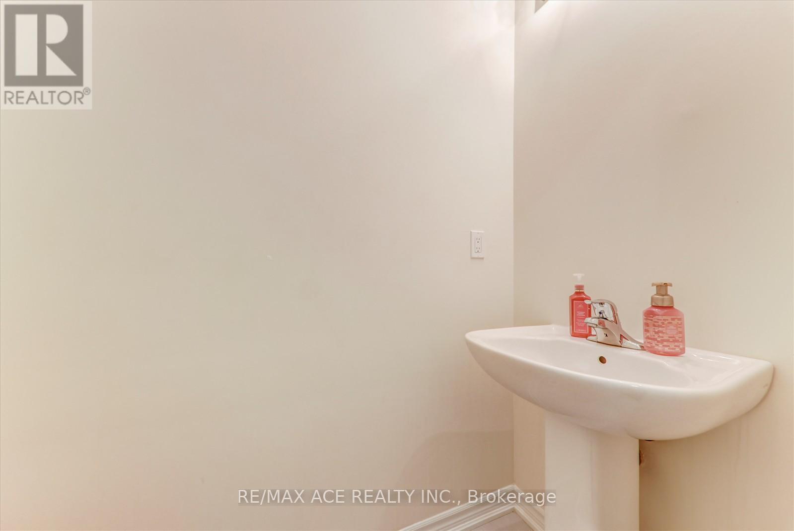Photo 20 of 118 North Garden Boulevard, Scugog ON