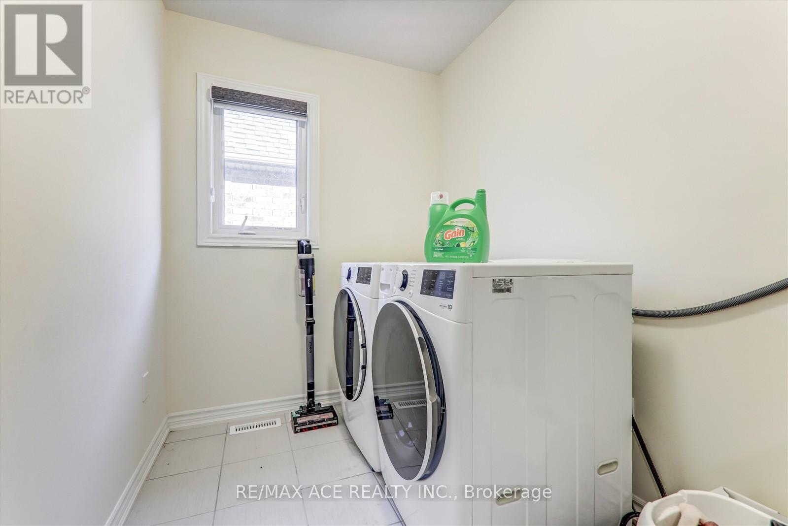 Photo 37 of 118 North Garden Boulevard, Scugog ON