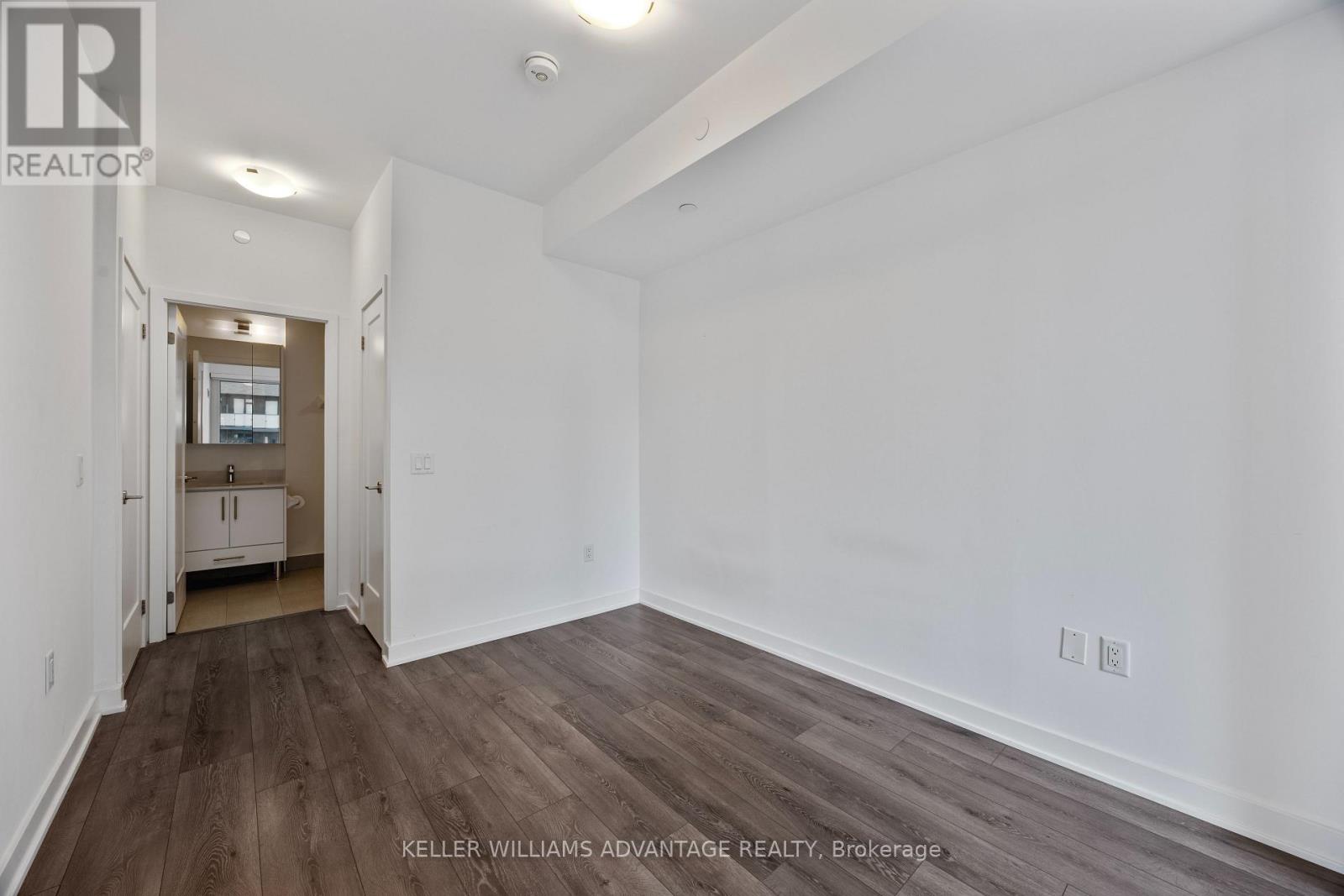 Photo 10 of 605 95 Oneida Crescent, Richmond Hill ON