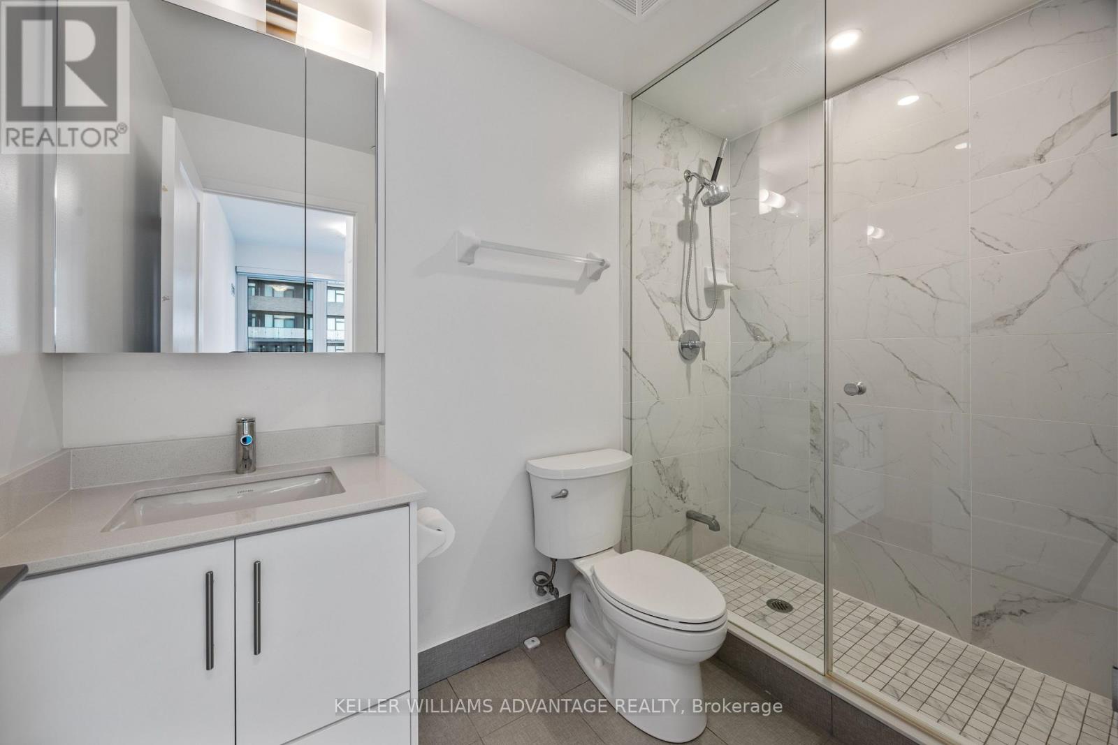 Photo 11 of 605 95 Oneida Crescent, Richmond Hill ON
