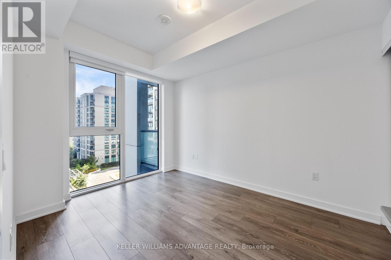 Photo 12 of 605 95 Oneida Crescent, Richmond Hill ON