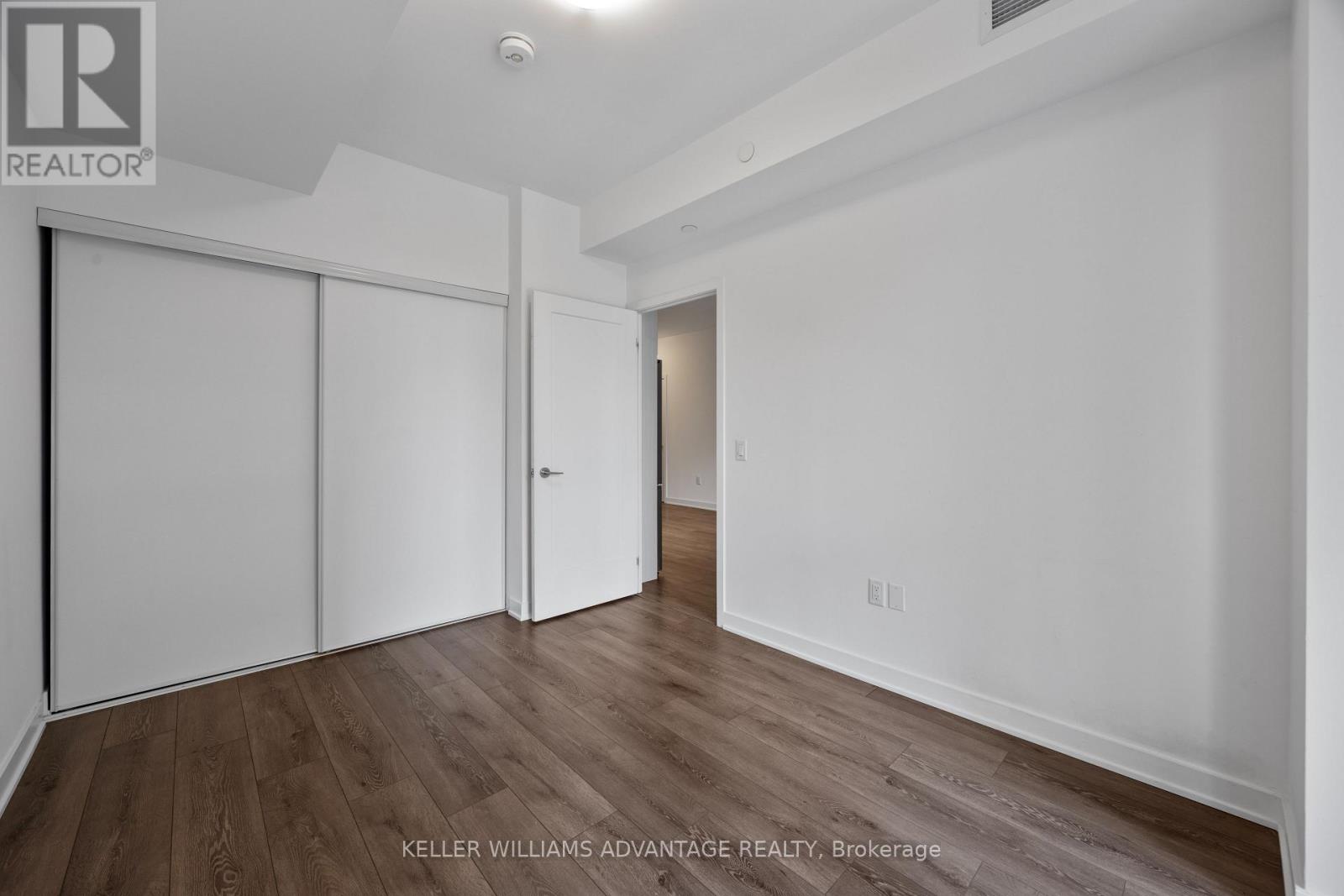 Photo 13 of 605 95 Oneida Crescent, Richmond Hill ON