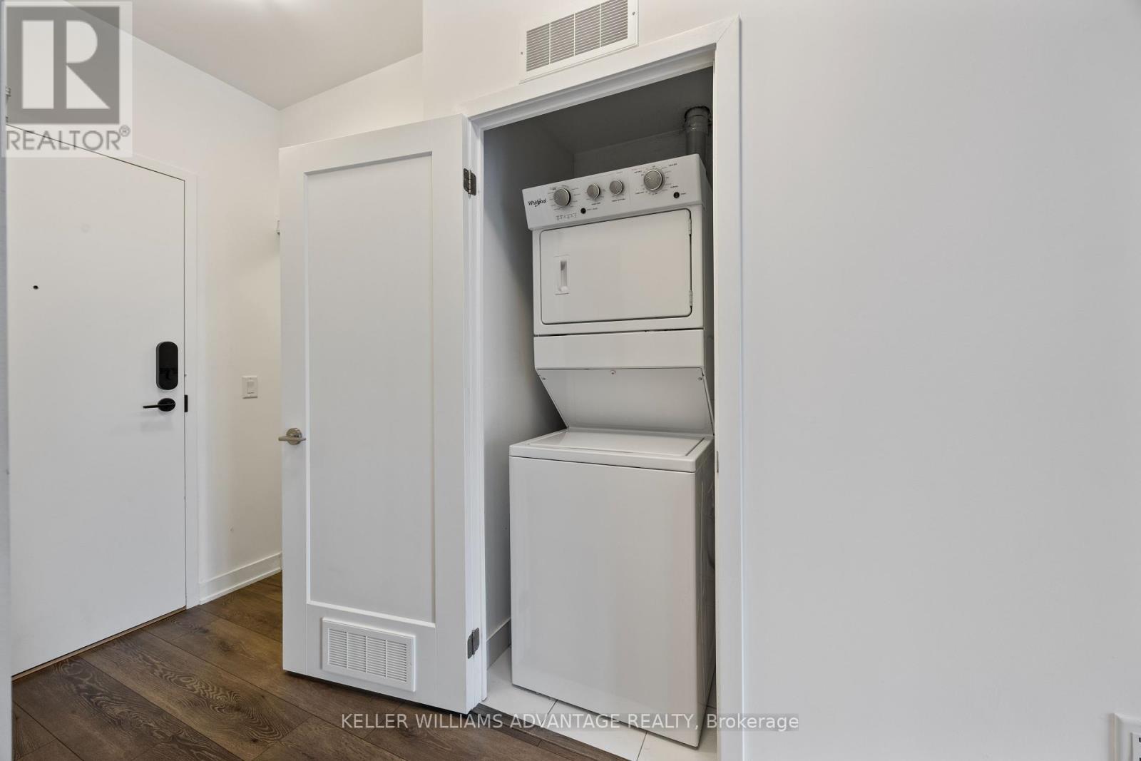 Photo 15 of 605 95 Oneida Crescent, Richmond Hill ON