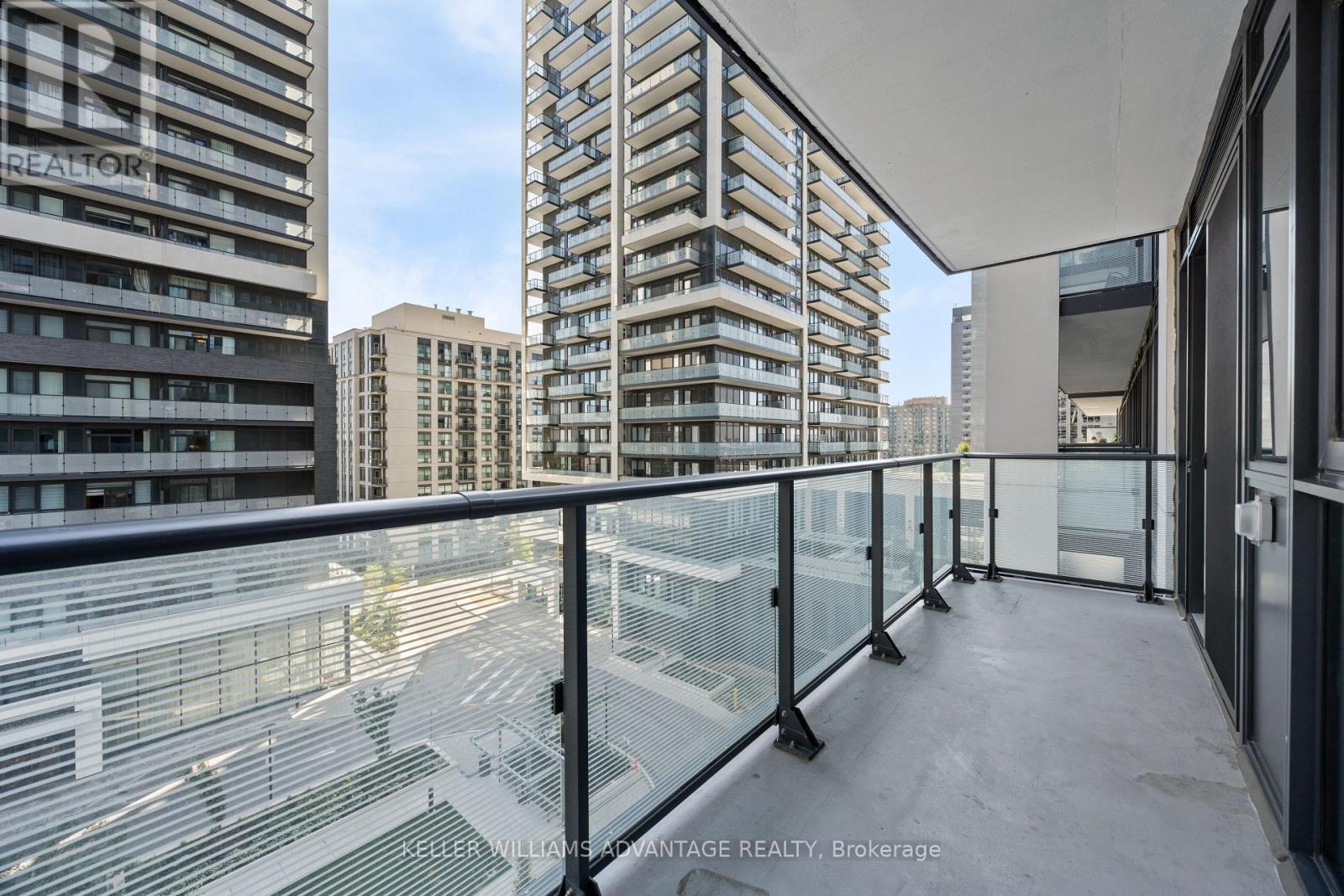 Photo 18 of 605 95 Oneida Crescent, Richmond Hill ON