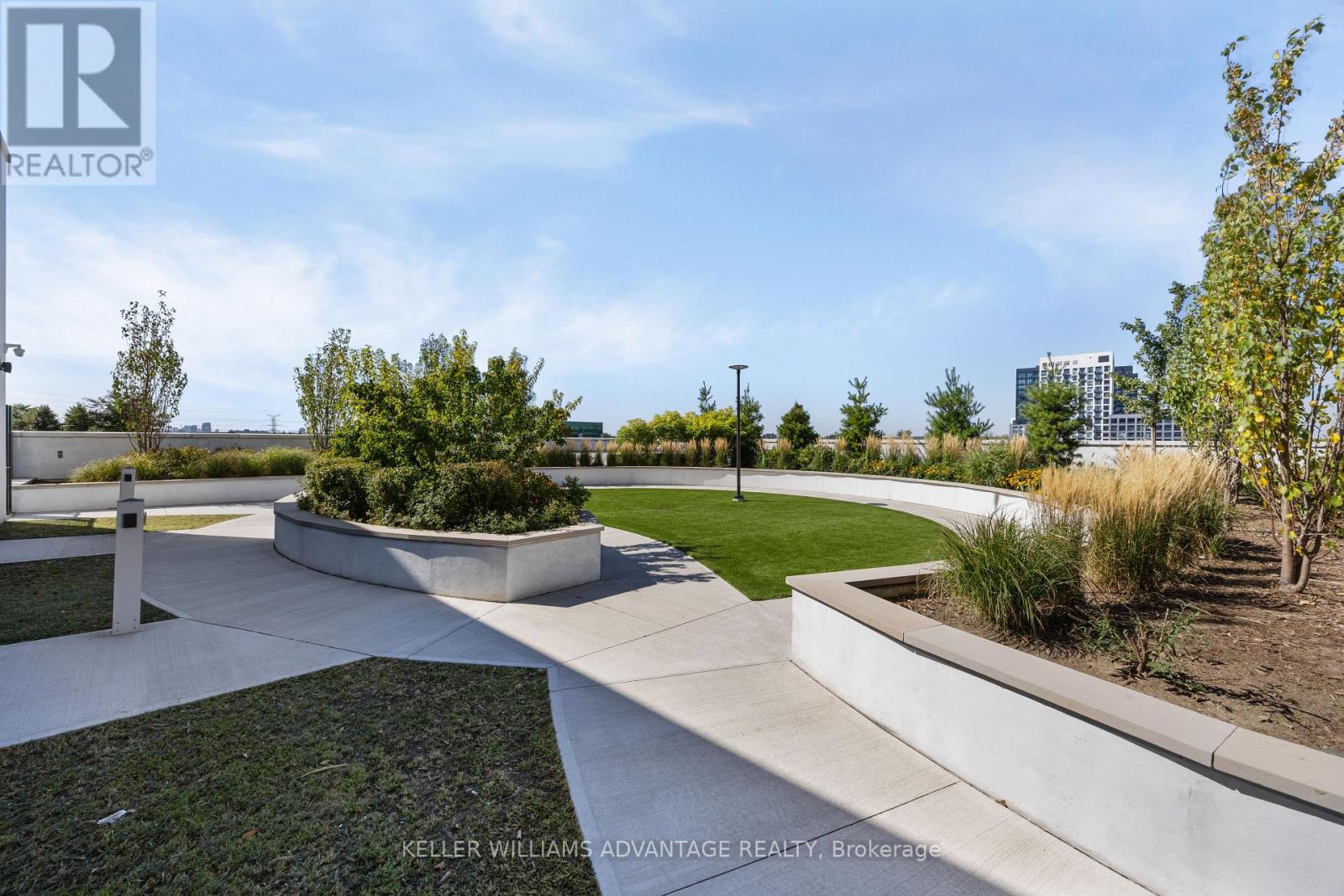 Photo 26 of 605 95 Oneida Crescent, Richmond Hill ON
