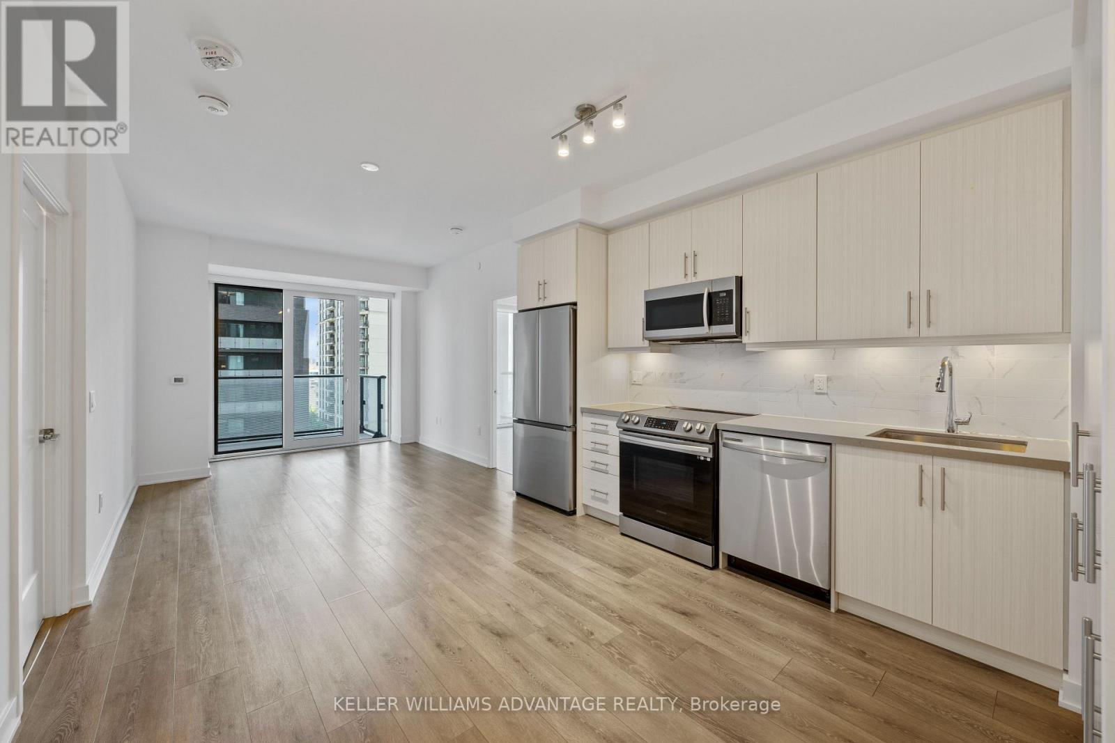 Photo 4 of 605 95 Oneida Crescent, Richmond Hill ON