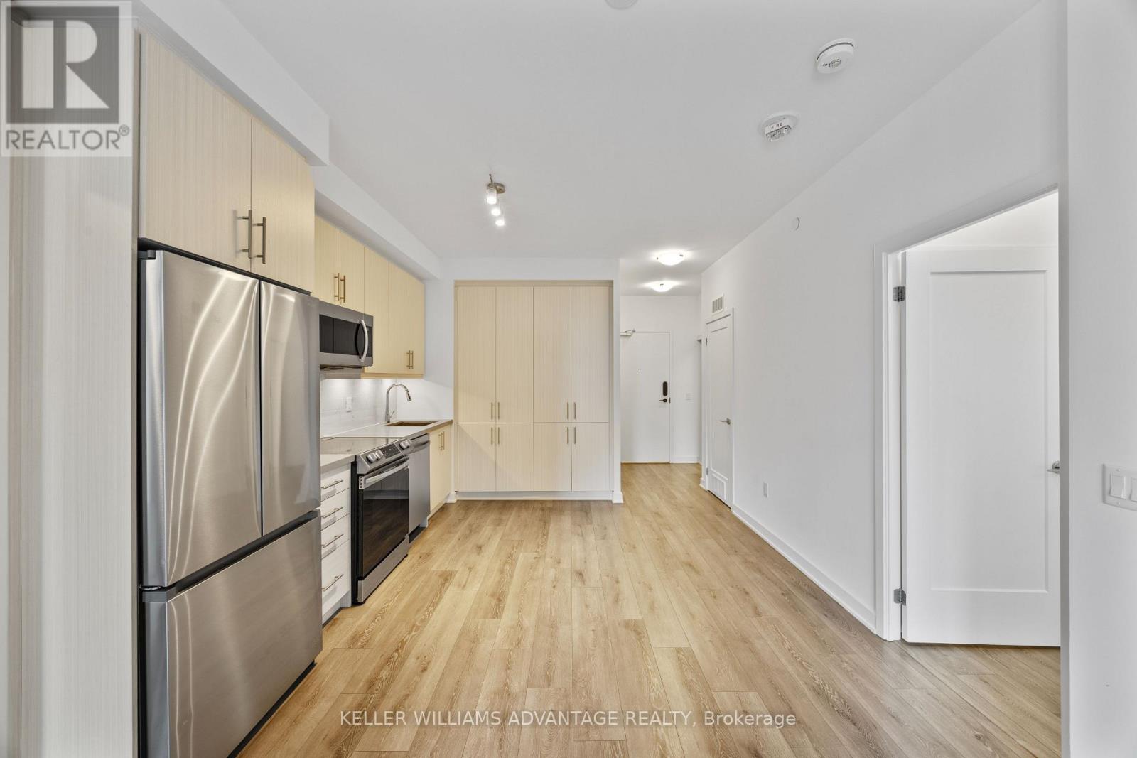Photo 5 of 605 95 Oneida Crescent, Richmond Hill ON
