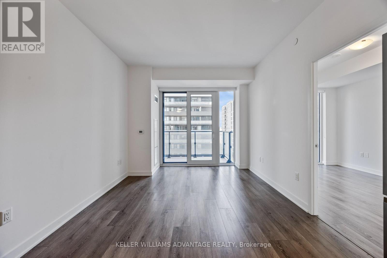 Photo 6 of 605 95 Oneida Crescent, Richmond Hill ON