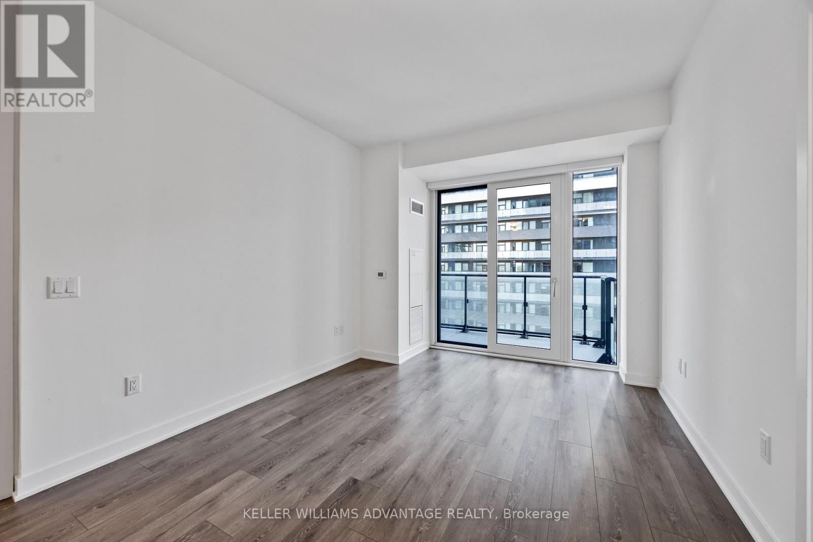 Photo 7 of 605 95 Oneida Crescent, Richmond Hill ON