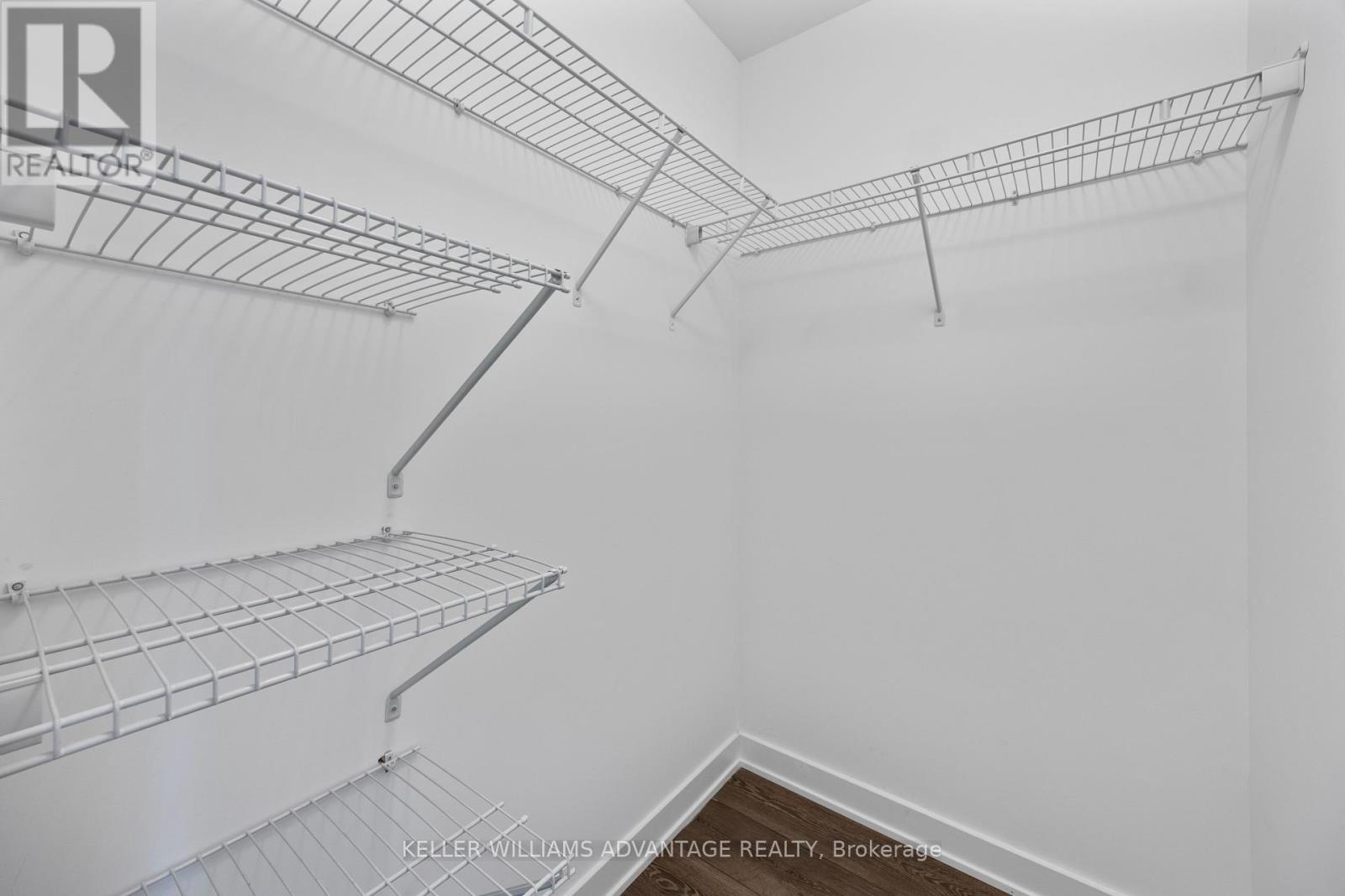 Photo 9 of 605 95 Oneida Crescent, Richmond Hill ON