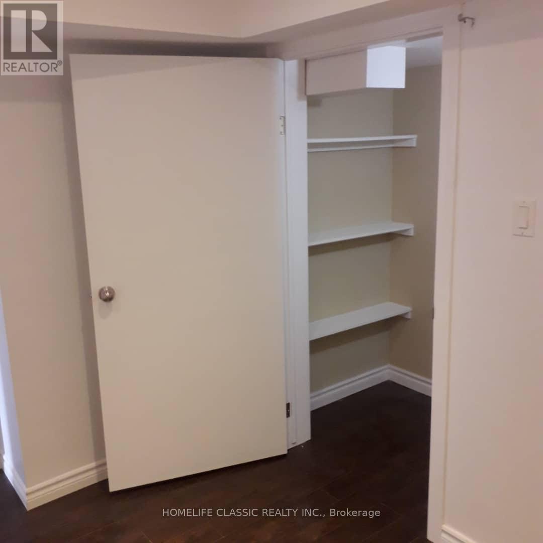 Photo 5 of B 89 Estrella Crescent, Richmond Hill ON