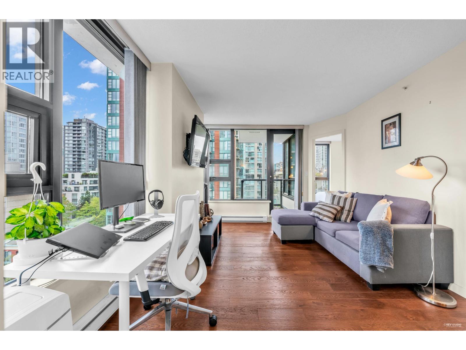 Photo 3 of 1001 928 Homer Street, Vancouver BC