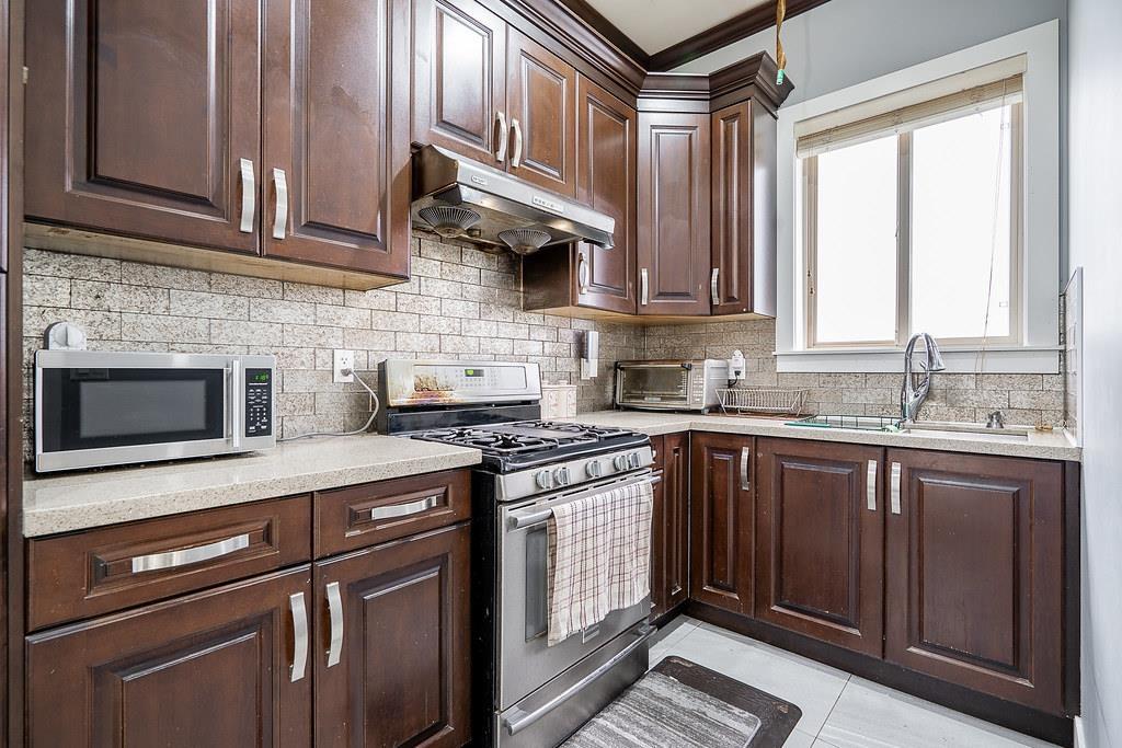 Photo 13 of 14921 90 Avenue, Surrey BC