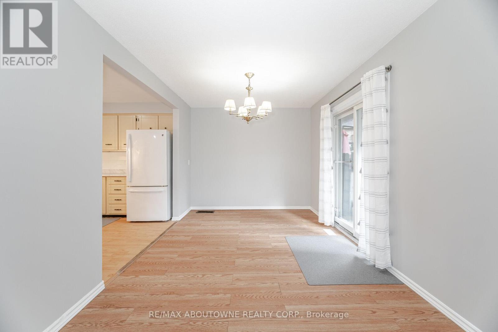 Photo 10 of 4 961 Francis Road, Burlington ON