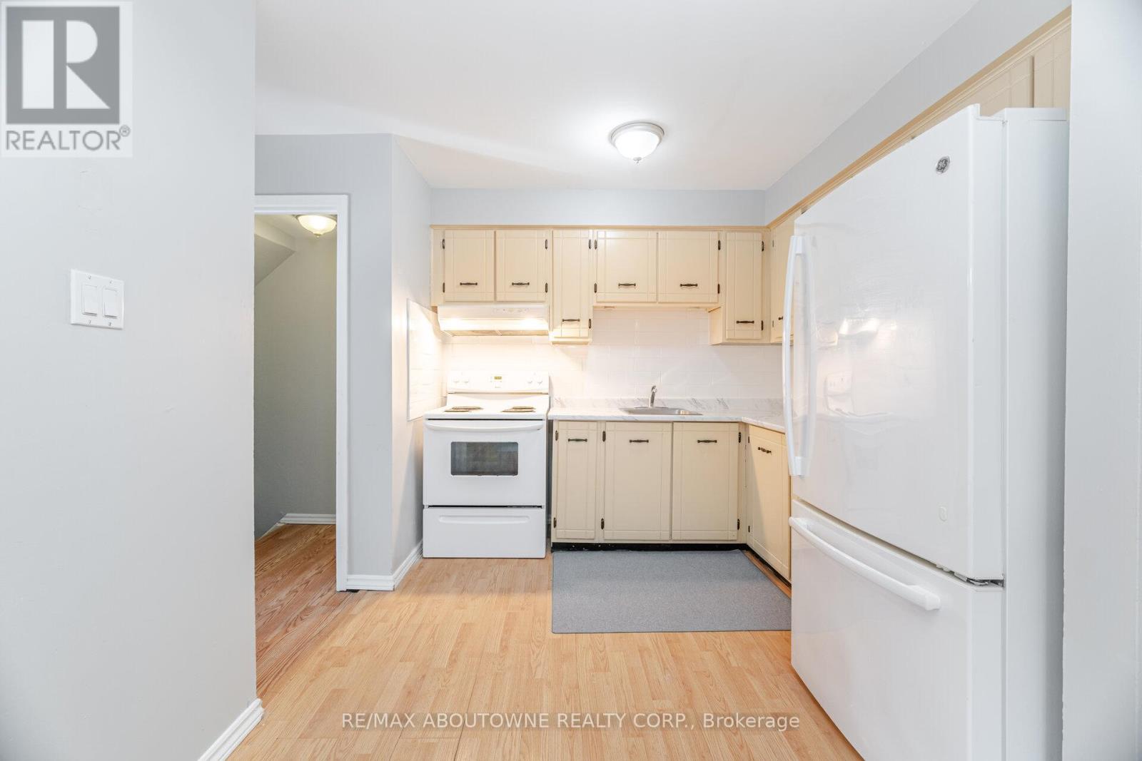 Photo 13 of 4 961 Francis Road, Burlington ON