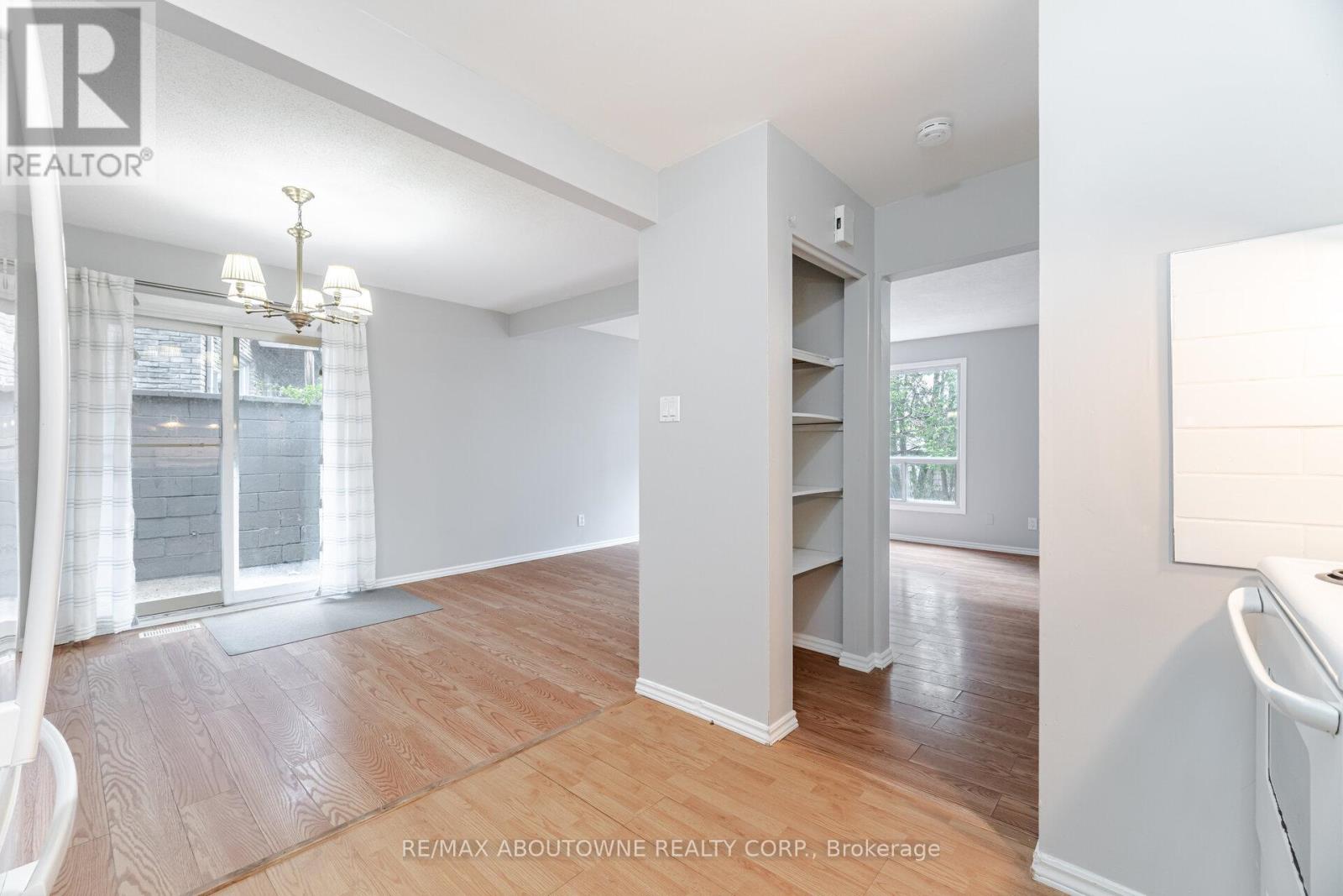 Photo 14 of 4 961 Francis Road, Burlington ON