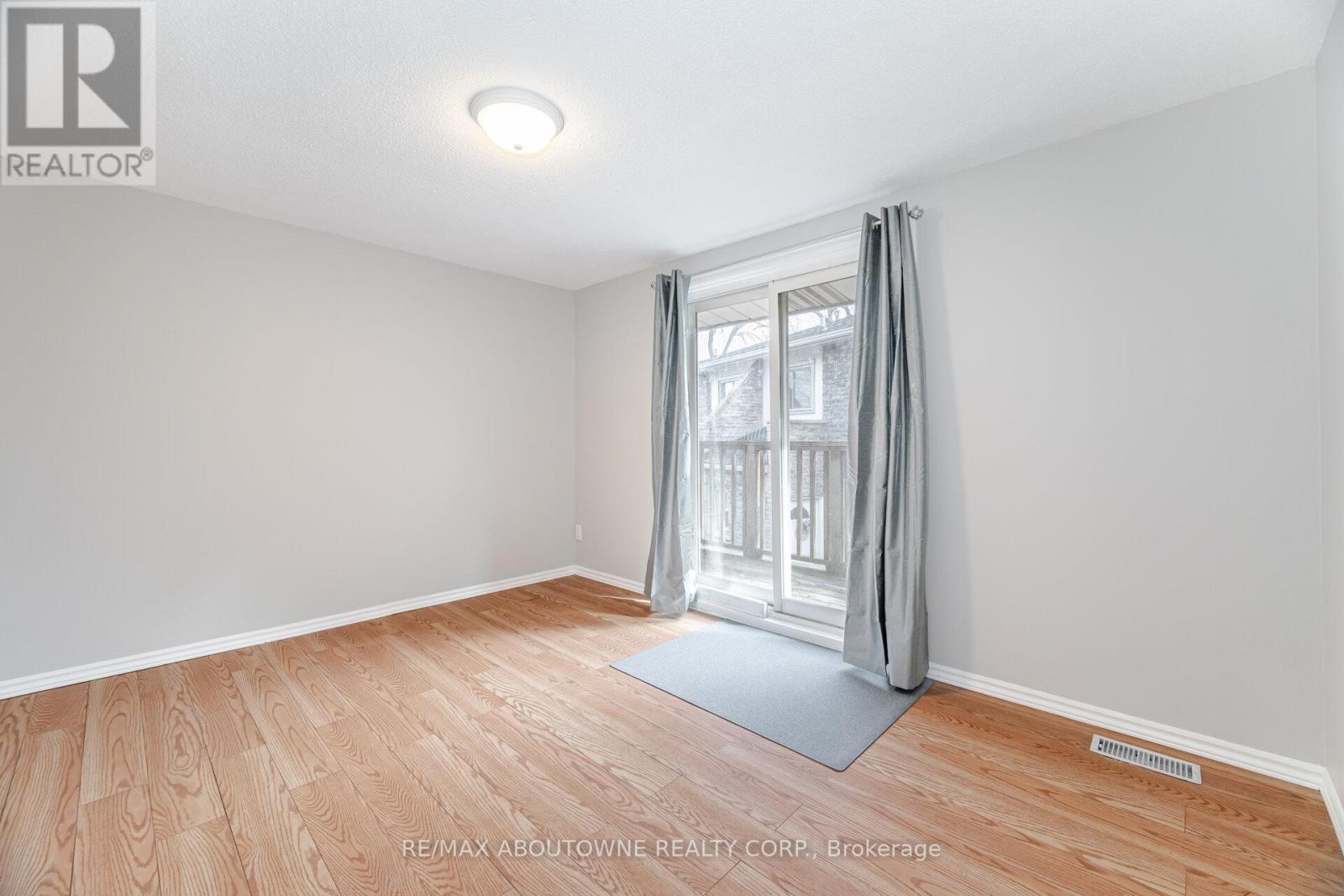 Photo 18 of 4 961 Francis Road, Burlington ON